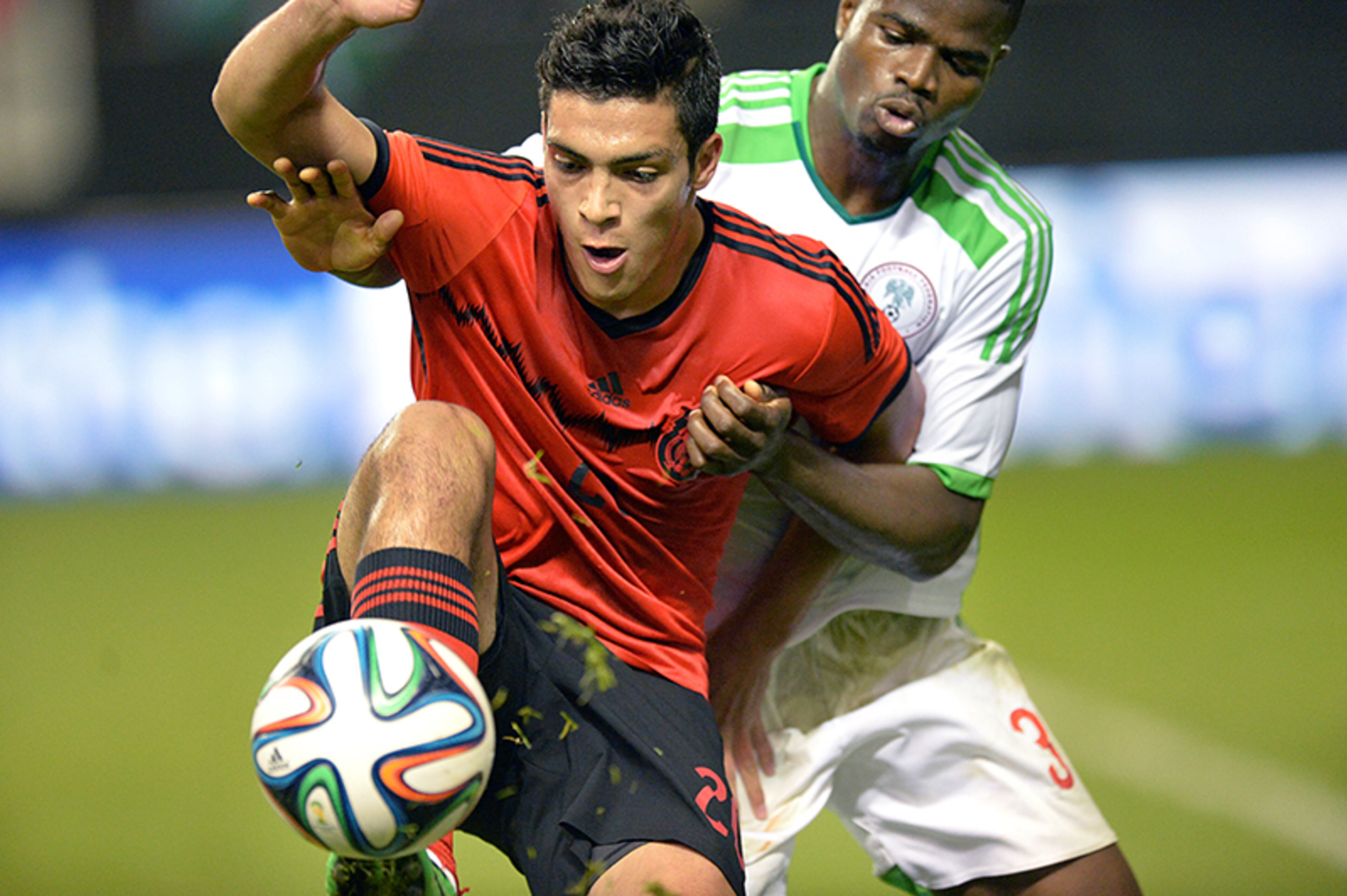 Mexico's Raul Jimenez (20) controls the ball as Nigeria Elderson Echiejile (3) tries to steal from behind during the second half of a scoreless draw between Mexico and Nigeria Wednesday at the Georgia Dome in Atlanta.