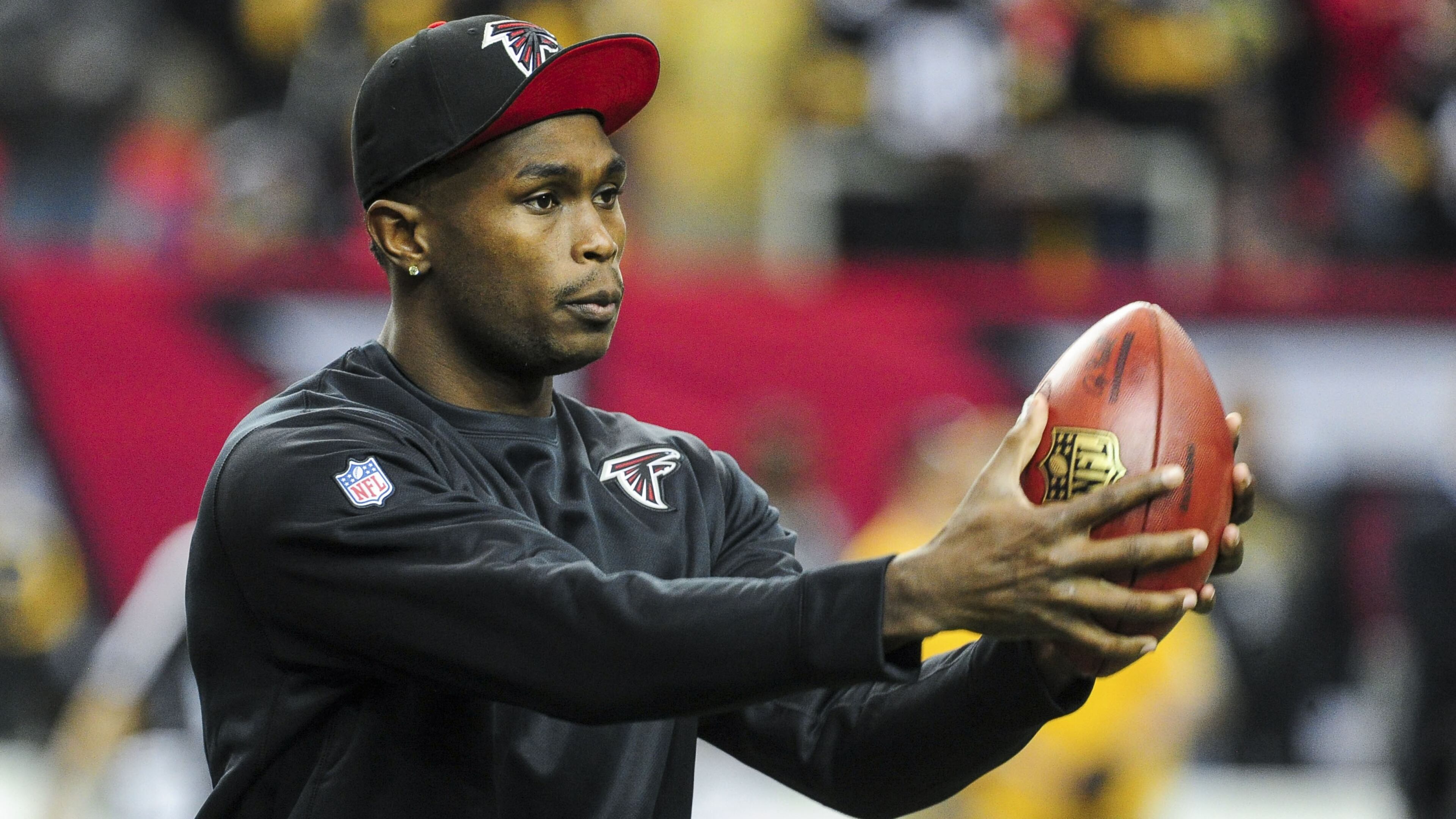 ATLANTA, GA - DECEMBER 14: Julio Jones #11 of the Atlanta Falcons walks on the field during warm ups prior to the game against the Pittsburgh Steelers at the Georgia Dome on December 14, 2014 in Atlanta, Georgia. (Photo by Scott Cunningham/Getty Images) Julio Jones will play against New Orleans despite a hip injury. (Scott Cunningham, Getty Images)