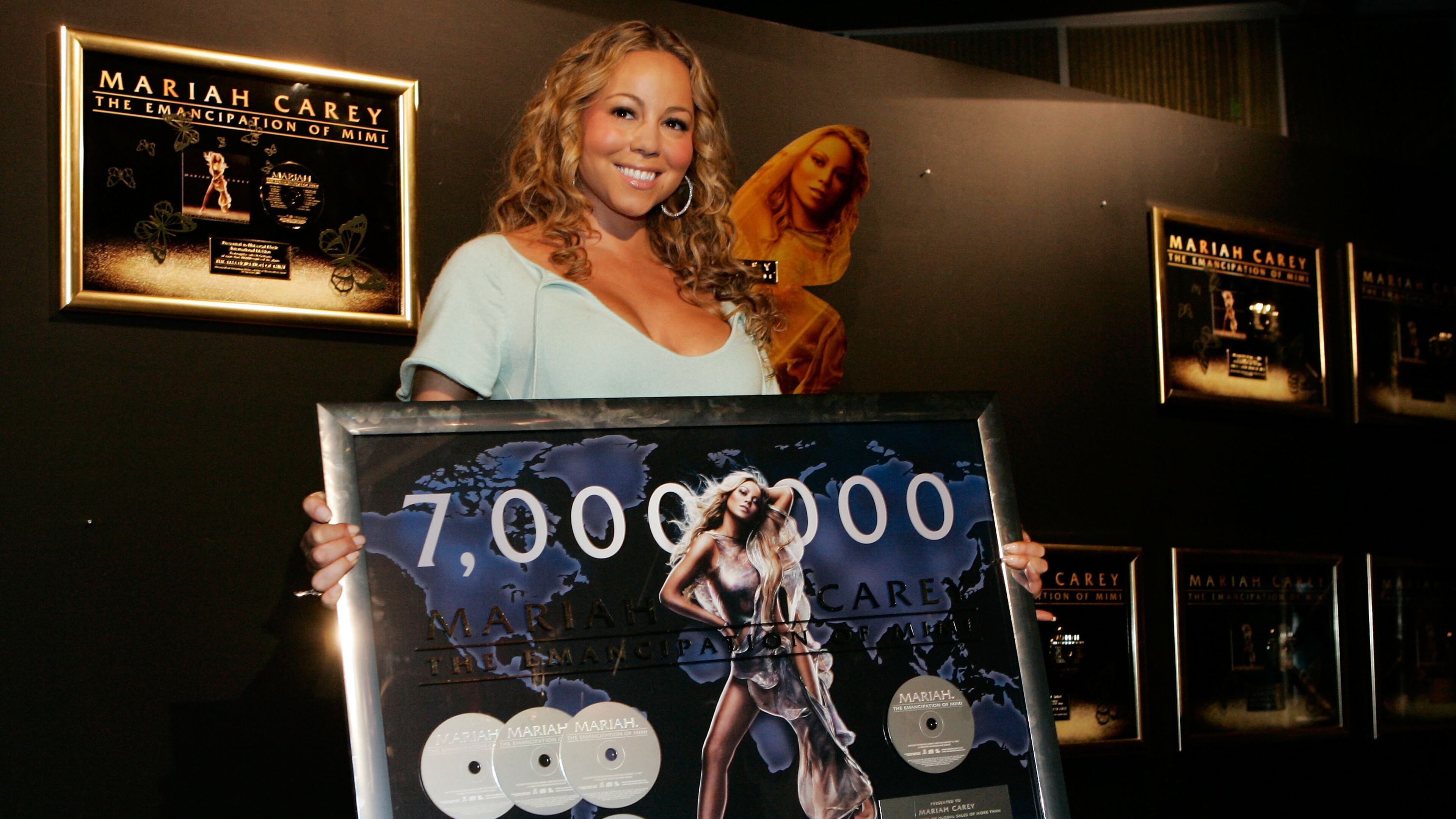 MUNICH, GERMANY - NOVEMBER 30: Mariah Carey smiles during a ceremony where she receives 7 golden records for the 7 million copies sold of her album "The Emancipation Of Mimi" in Munich, Germany November 30, 2005. Carey will perform at the "Bambi" award on December 1, 2005, which is the annual German tv award. (Photo by Jan Pitman/Getty Images)