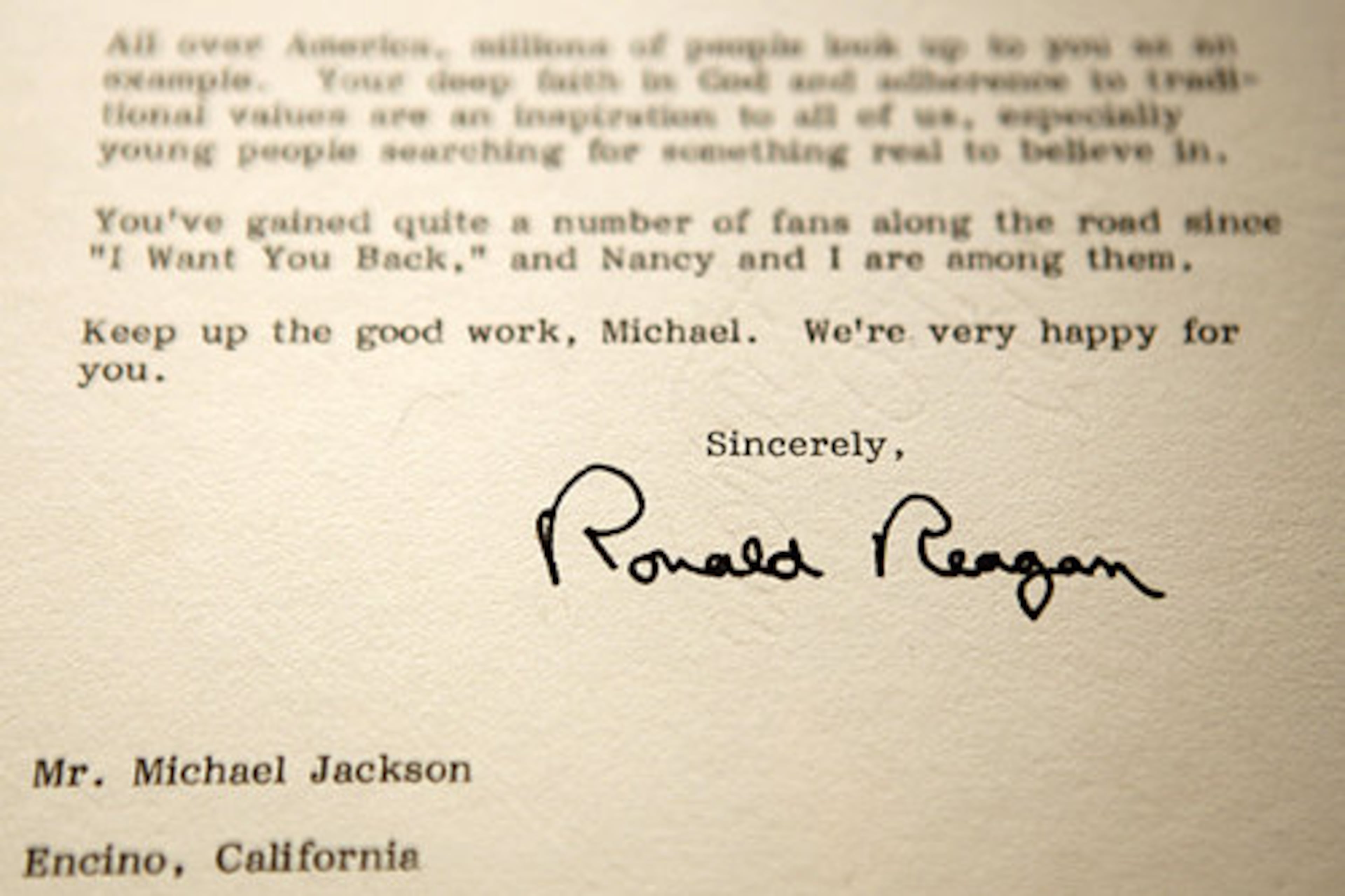 A letter from Ronald Reagan to Michael Jackson on display at the Hard Rock Cafe.