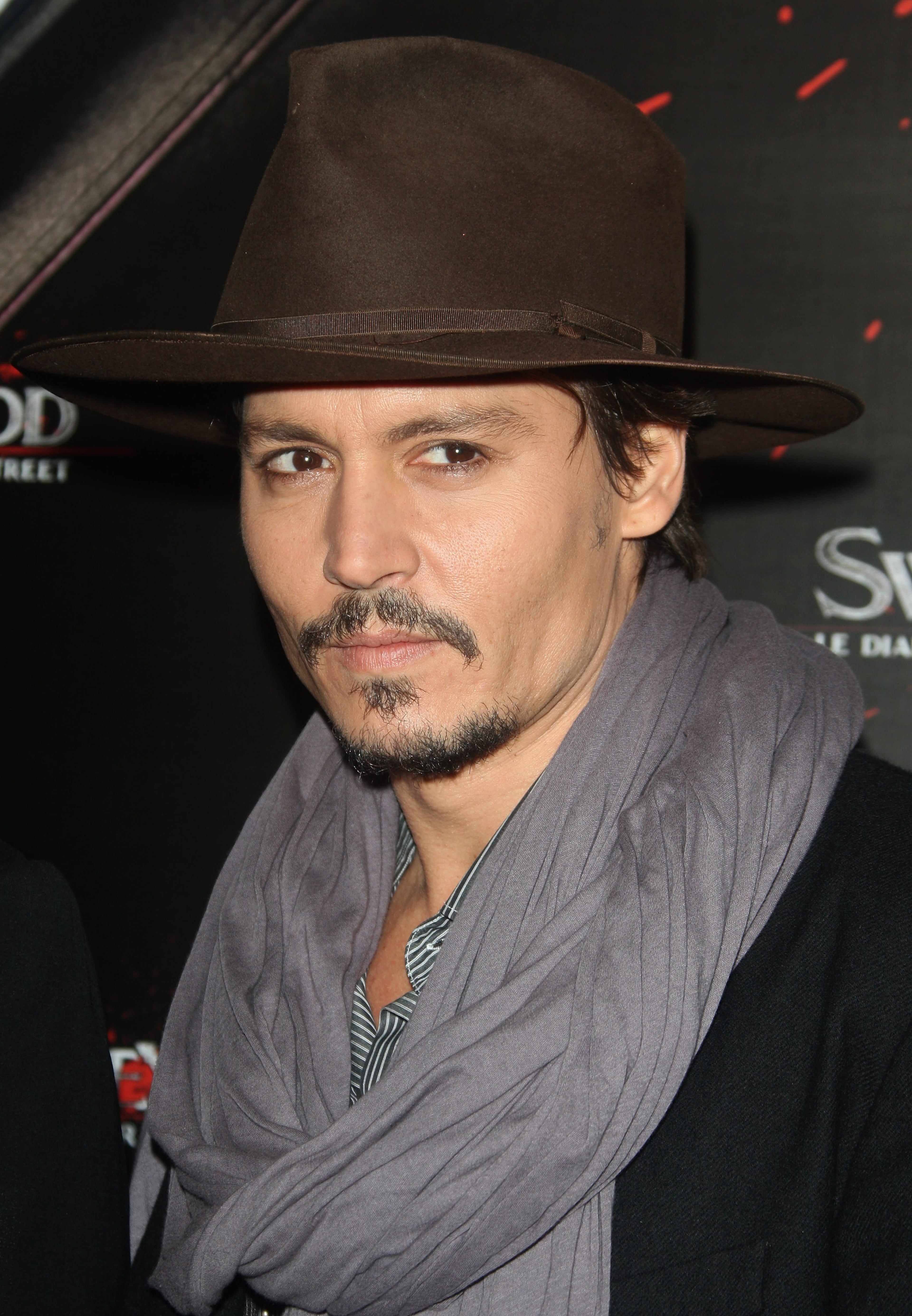 PARIS - JANUARY 16: Actor Johnny Depp poses as he arrives to attend the premiere of the Tim Burton's Film "Sweeney Todd" on January 16, 2007 in Paris, France. (Photo by Pascal Le Segretain/Getty Images)