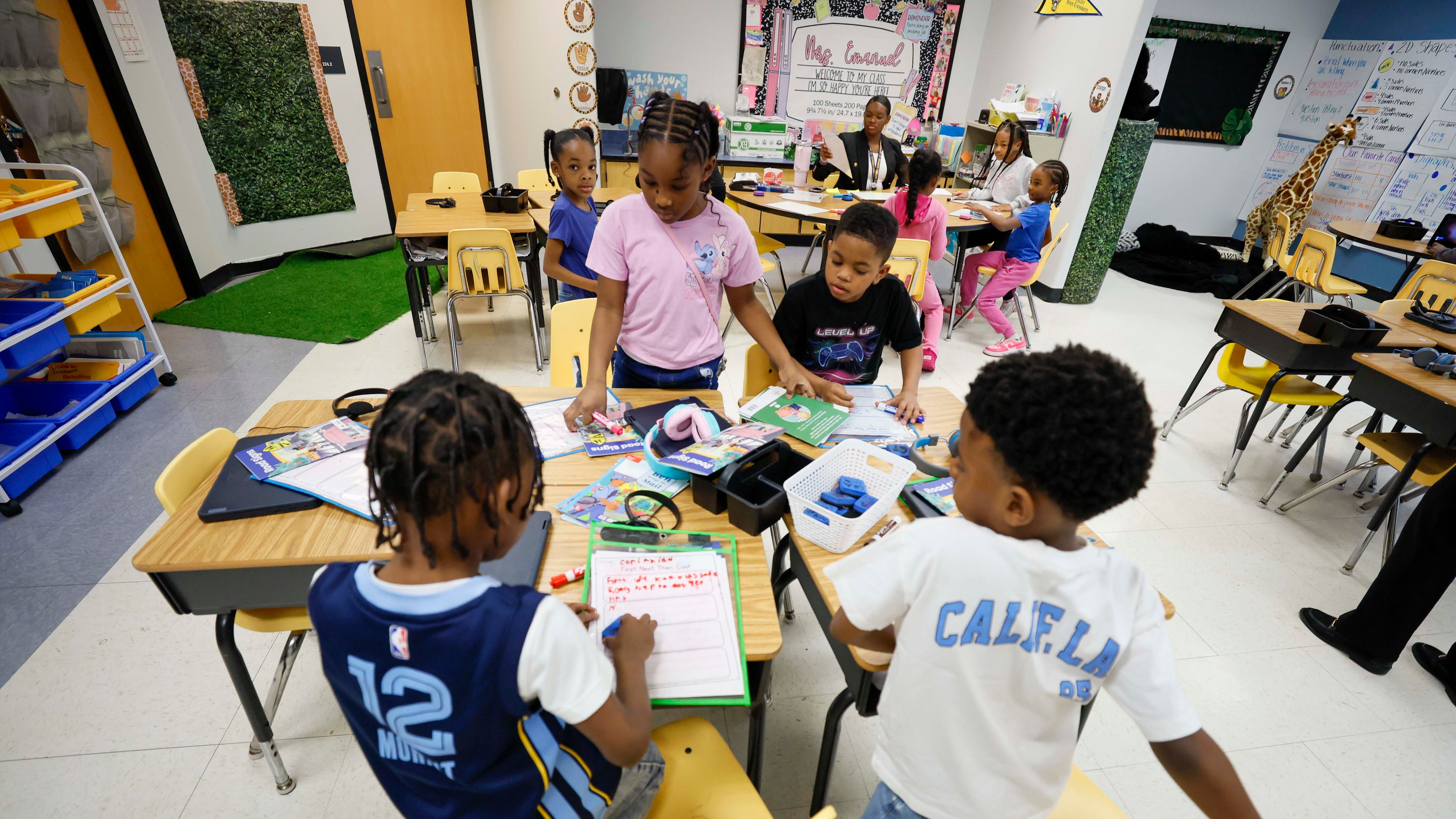 First-grade students at Cliftondale Elementary participated in a writing and reading class at Cliftondale Elementary, using the 95 Phonics Core Program on Wednesday, March 4, 2026. (Miguel Martinez/AJC)
