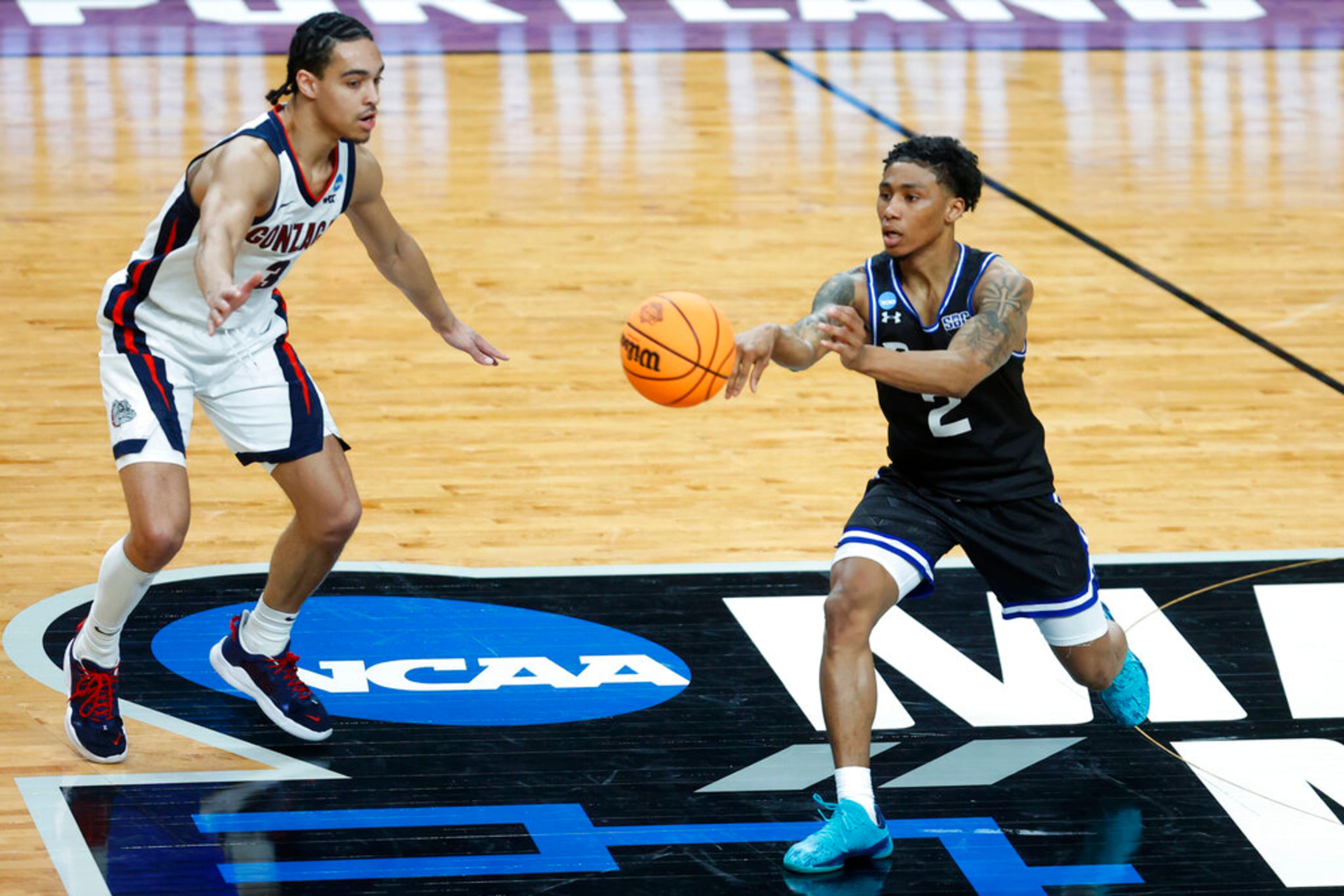 Georgia State guard Justin Roberts (2), passes next to Gonzaga guard Andrew Nembhard (3) during the first half of a first round NCAA college basketball tournament game, Thursday, March 17, 2022, in Portland, Ore. (AP Photo/Craig Mitchelldyer)