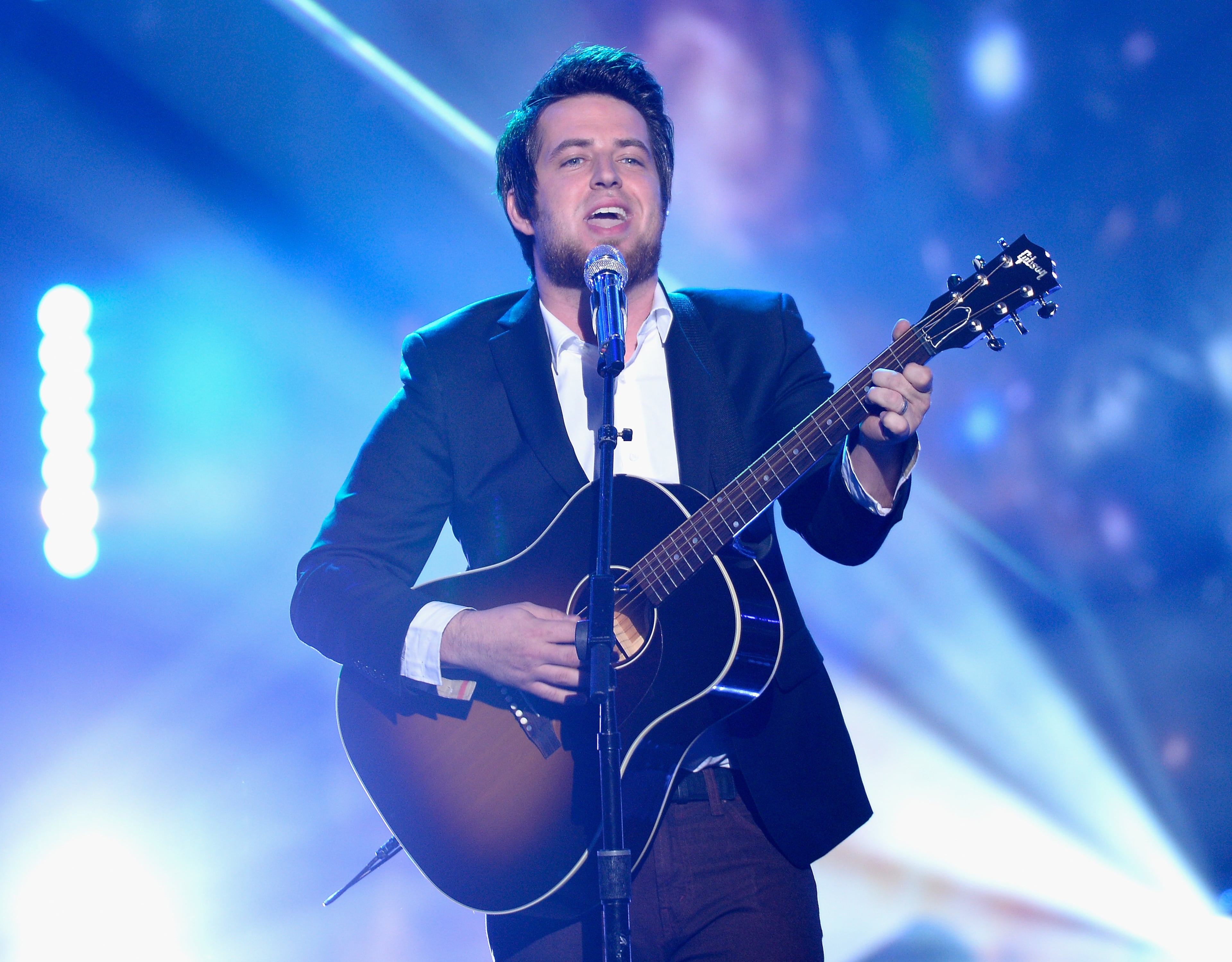 HOLLYWOOD, CALIFORNIA - APRIL 07: Recording artist Lee DeWyze performs onstage during FOX's "American Idol" Finale For The Farewell Season at Dolby Theatre on April 7, 2016 in Hollywood, California. at Dolby Theatre on April 7, 2016 in Hollywood, California. (Photo by Kevork Djansezian/Getty Images)
