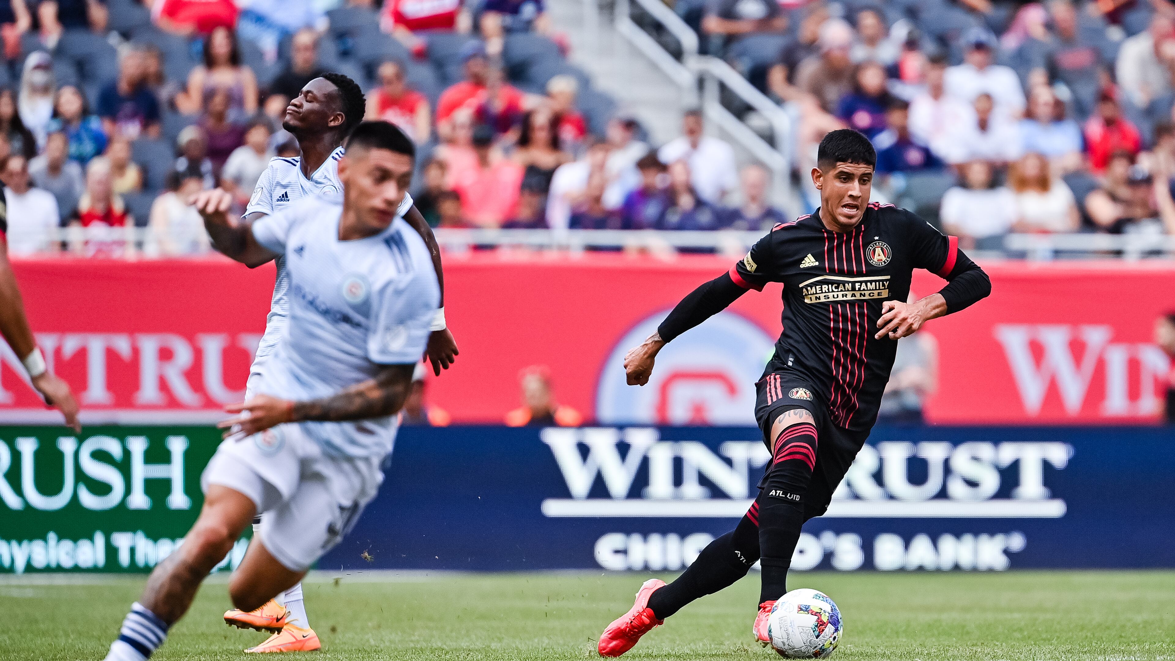 Atlanta United defender Alan Franco #6 dribbles the ball during the first half of the match against Chicago Fire FC at Soldier Field in Chicago, United States on Saturday July 30, 2022. (Photo by Dakota Williams/Atlanta United)