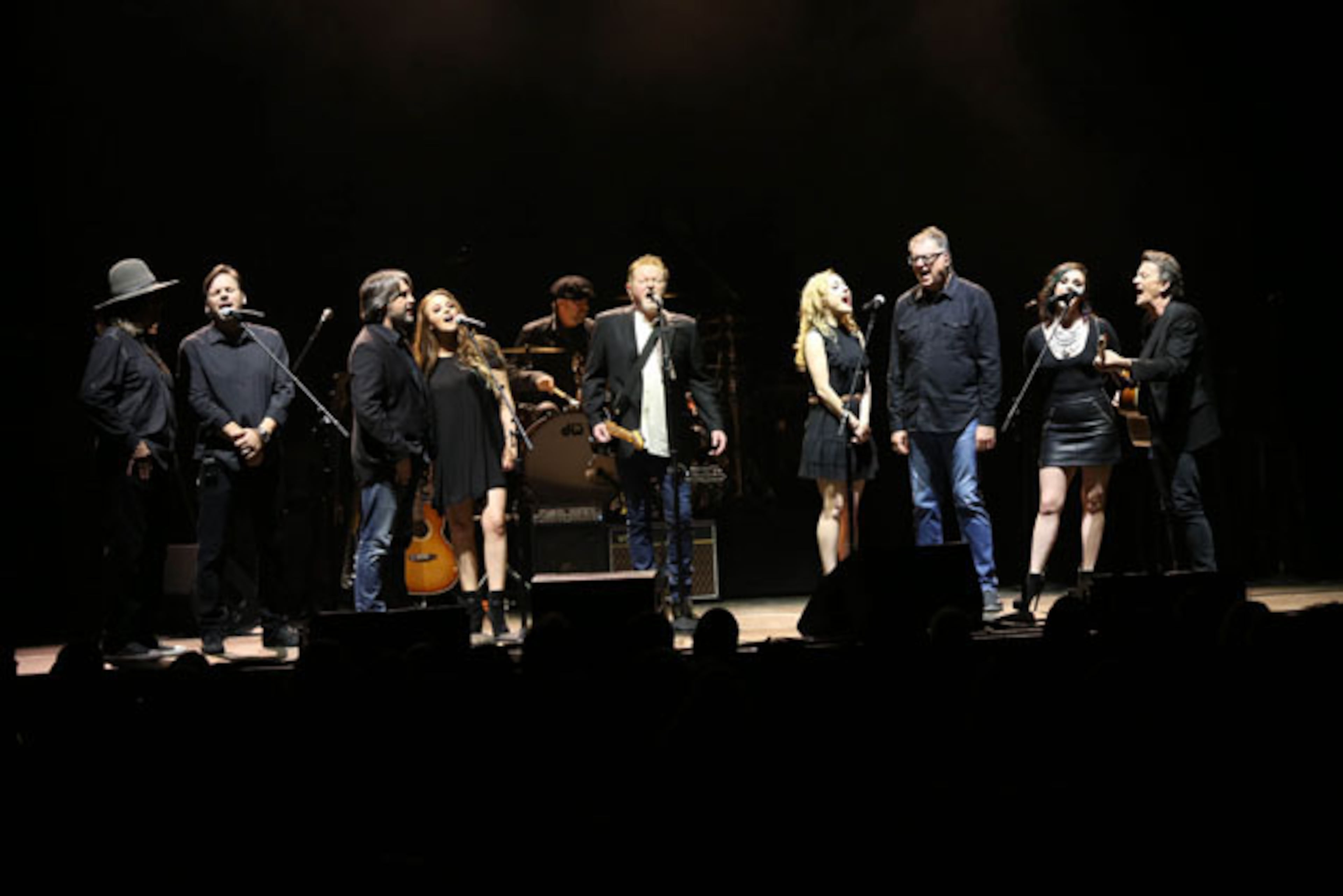 Don Henley opens the 2-hour concert with "Seven Bridges Road." Don Henley played for a sold out Fox Theatre crowd Sunday, January 21, 2017, with JD & the Straight Shot opening up. Robb Cohen Photography & Video/RobbsPhotos.com
