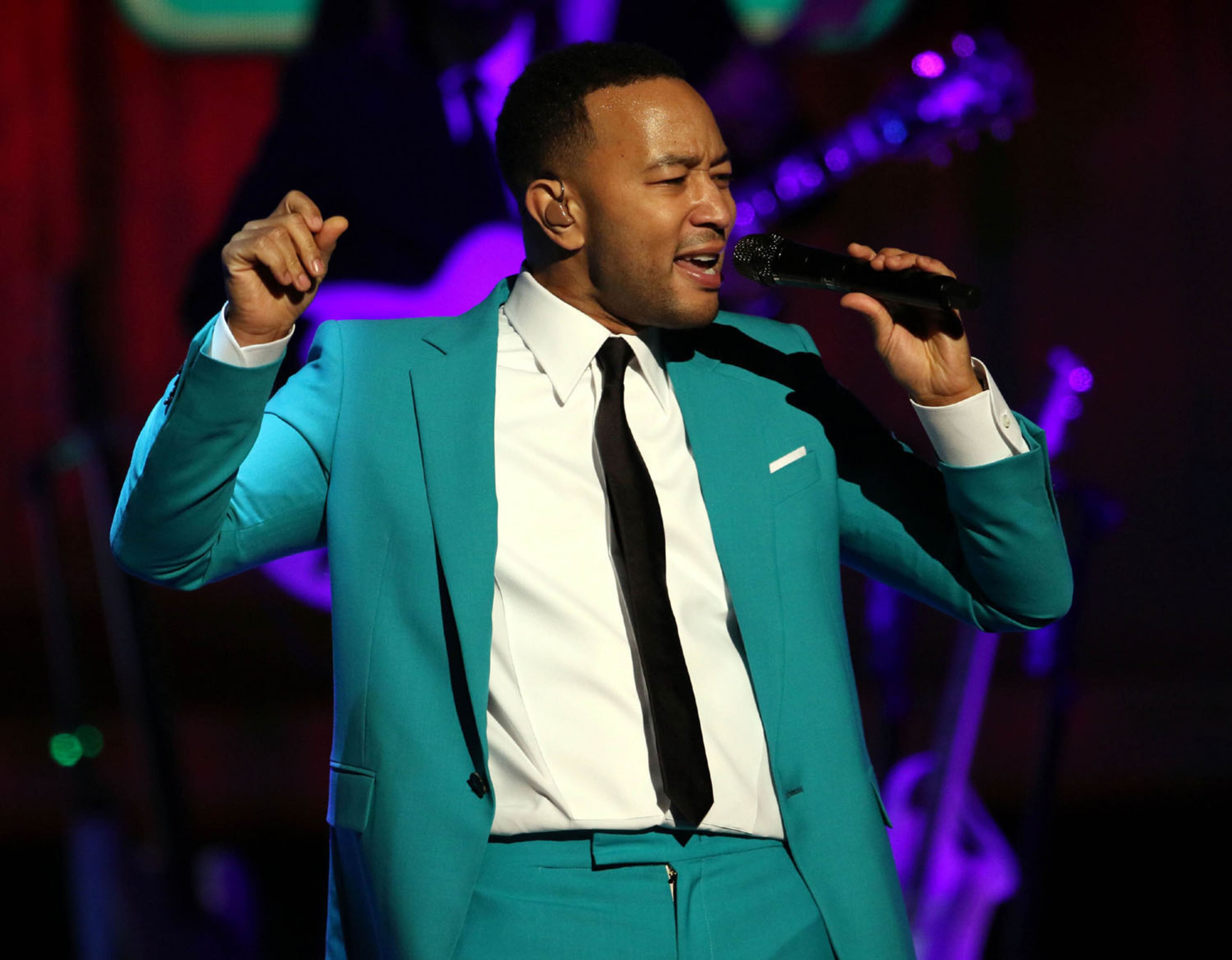 John Legend broought his Legendary Christmas Tour to the sold out Fox Theatre on Tuesday, November 20, 2018.
Robb Cohen Photography & Video /RobbsPhotos.com