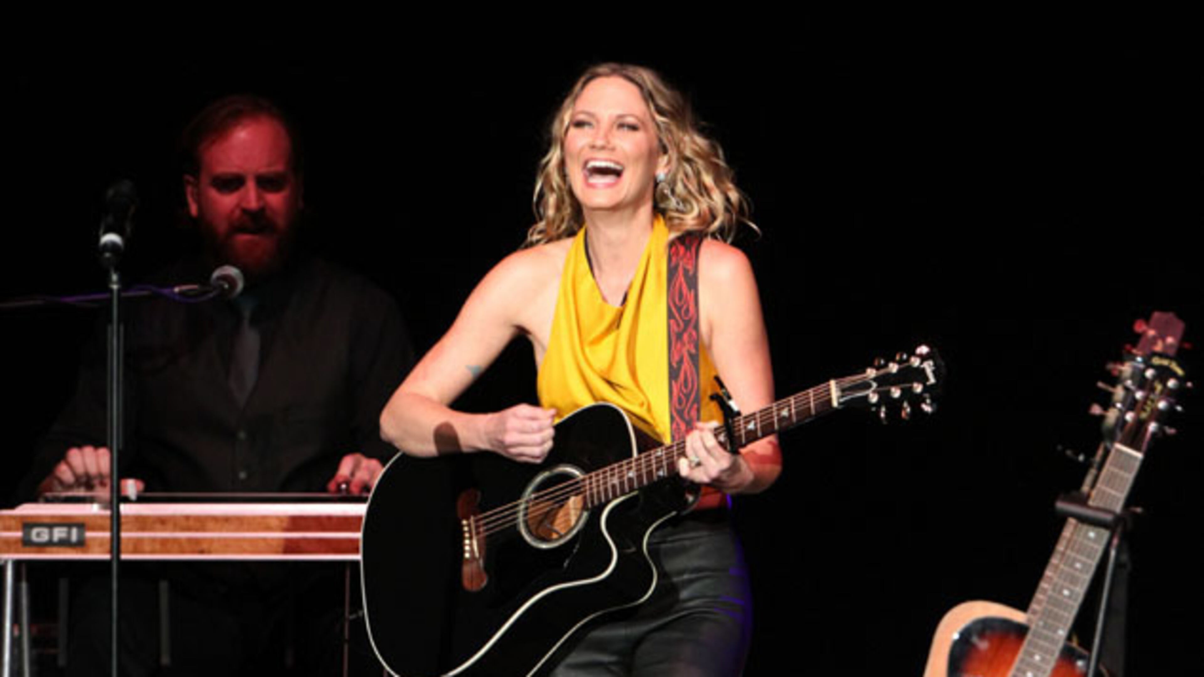 Jennifer Nettles opened for Lady Antebellum last year in Alpharetta. Robb Cohen Photography & Video /www.RobbsPhotos.com