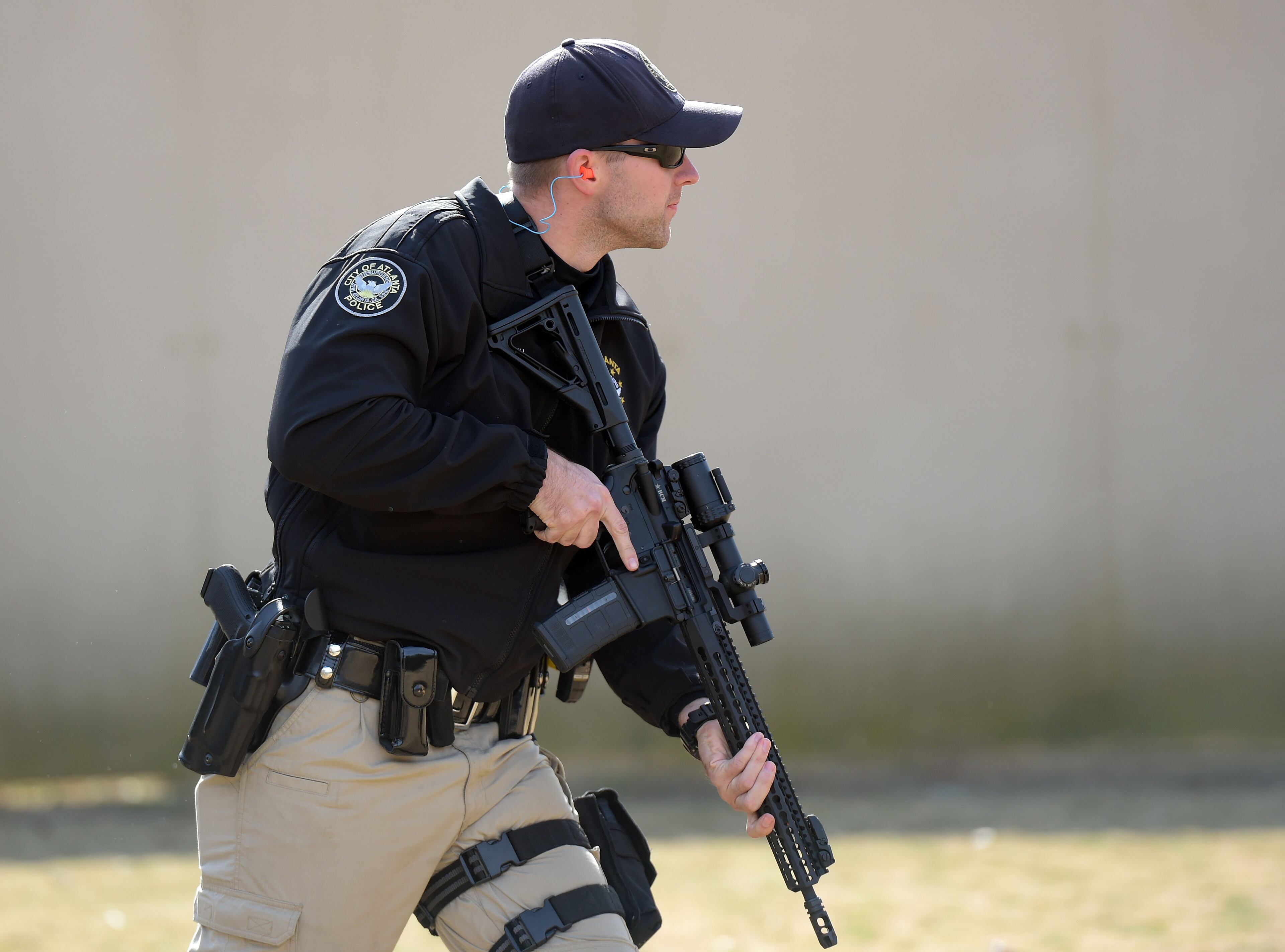 November 24, 2015 ATLANTA Officer B. Smith moves to a different position downrange during the training. KENT D. JOHNSON/ kdjohnson@ajc.com