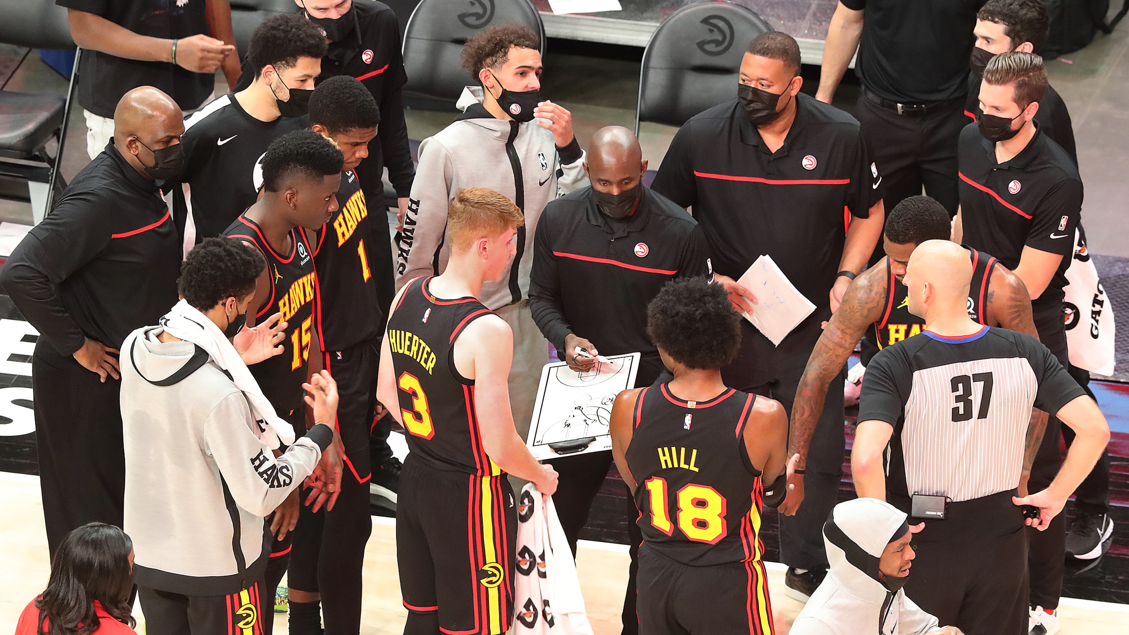 011121 Atlanta: Atlanta Hawks head coach Lloyd Pierce circles up his team during a 112-94 victory over the Philadelphia 76ers in a NBA basketball game on Monday, Jan. 11, 2021, in Atlanta. Curtis Compton / Curtis.Compton@ajc.com”