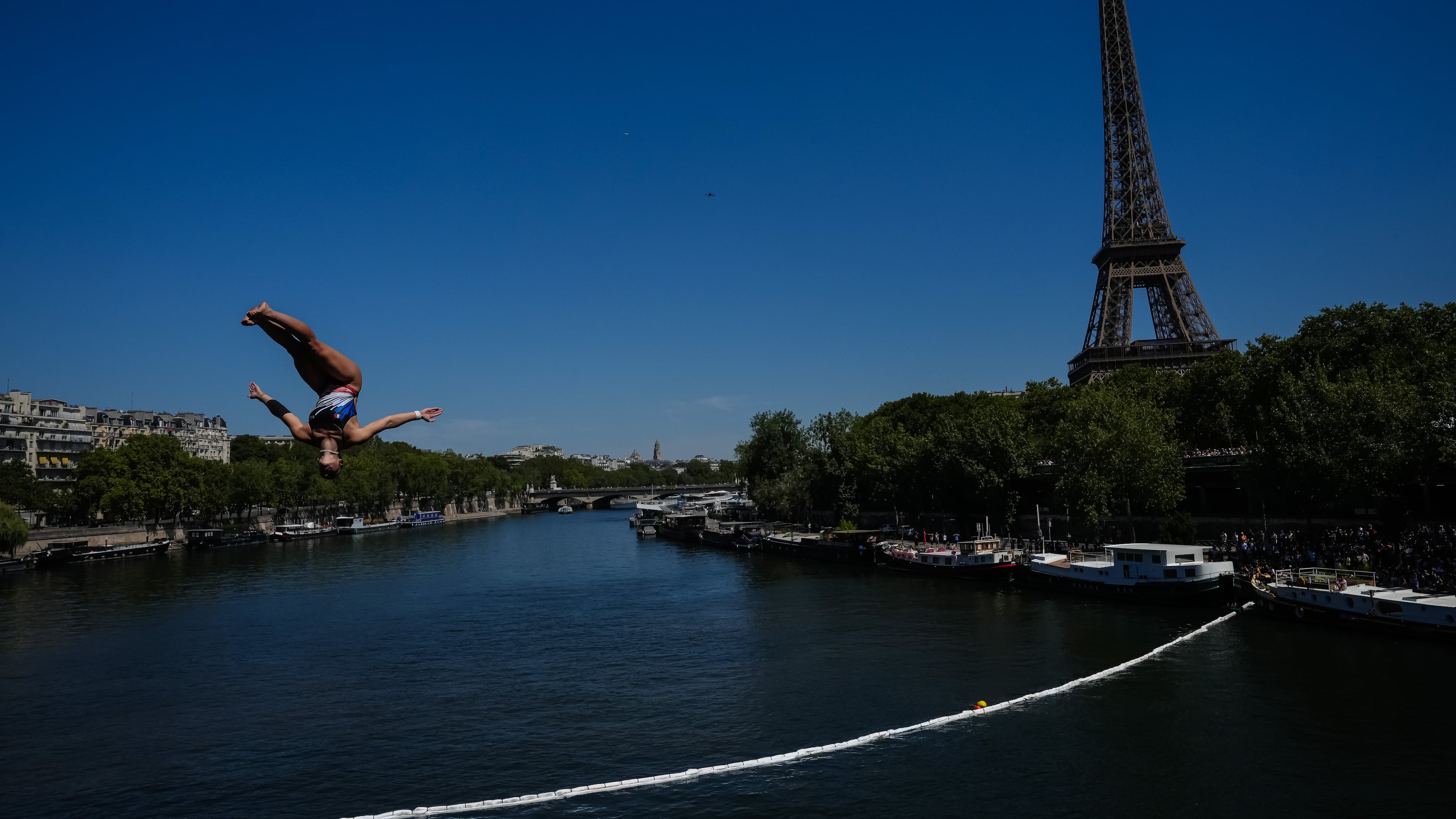 France's Madeleine Bayon competes during round 1 of the Women's 20m Platform as the Eiffel Tower is seen in the background at the European Aquatics Championships in Paris, Friday, Aug. 7, 2026. (AP Photo/Aurelien Morissard)