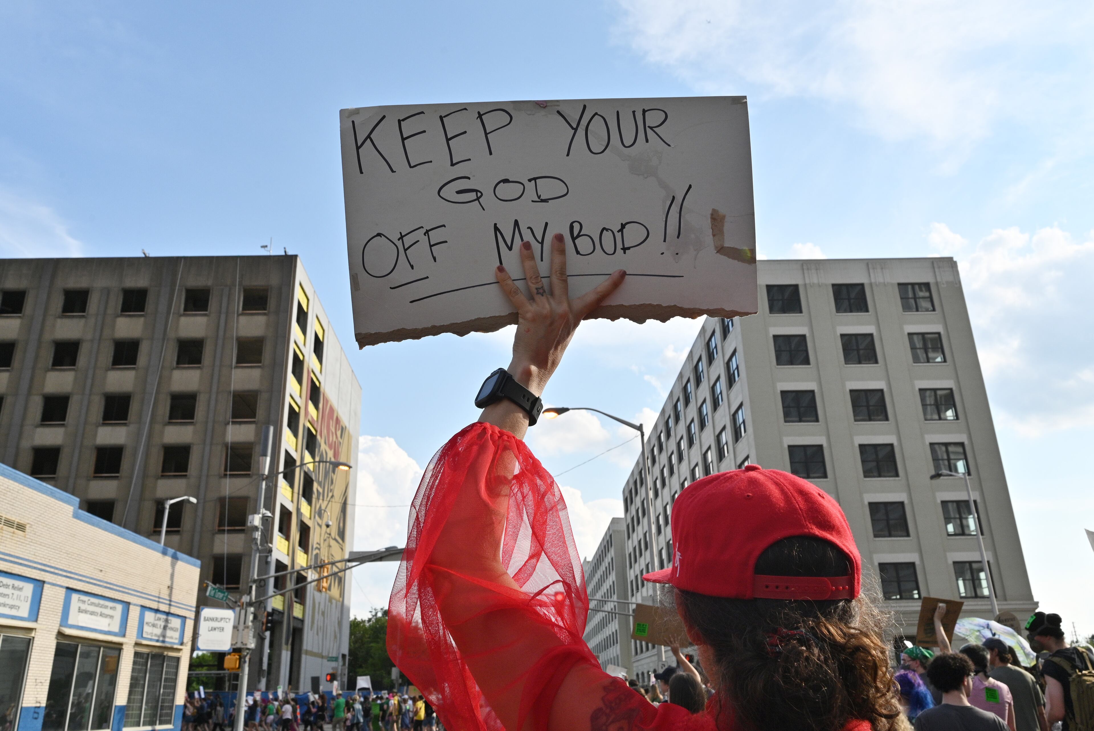 June 24, 2022 Atlanta - People march to protest the Supreme Court's decision to overturn Roe v. Wade in downtown Atlanta on Friday, June 24, 2022. (Hyosub Shin / Hyosub.Shin@ajc.com)