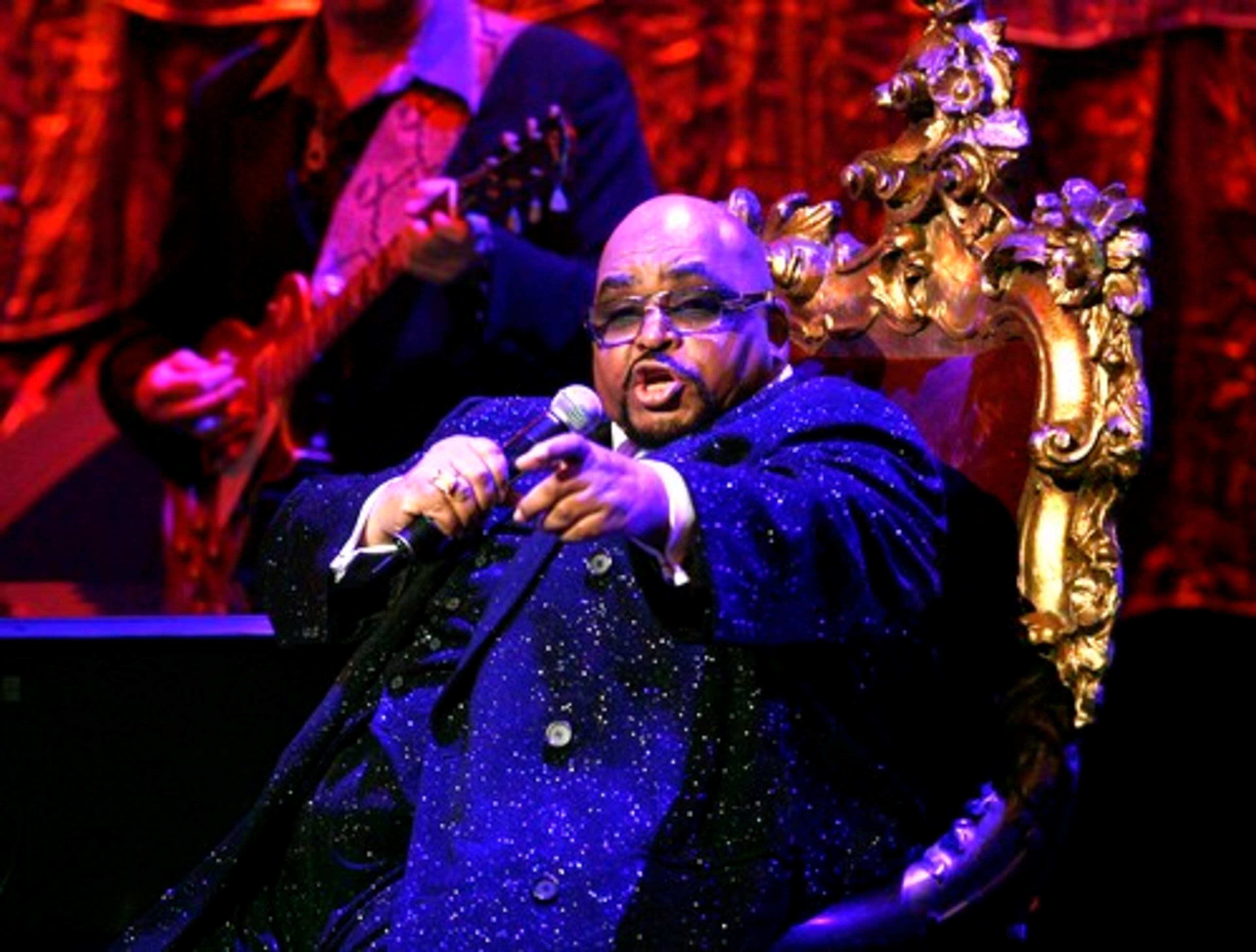 Solomon Burke sings at Saturday night's event. Clinton urged audience members to 'be a citizen servant, a giver.'