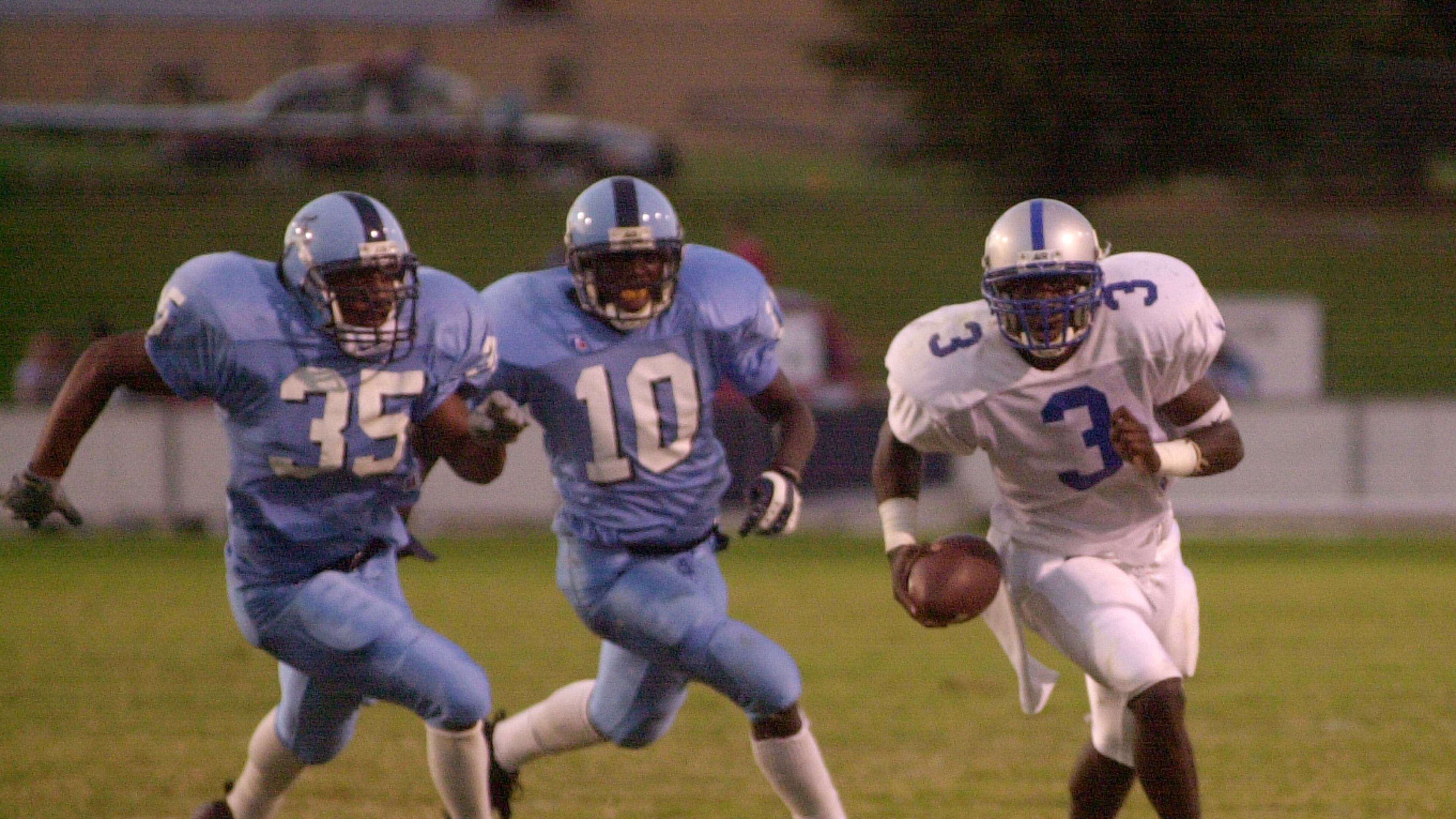North Clayton's D.J. Shockley eludes Lovejoy tacklers. AJC file photo