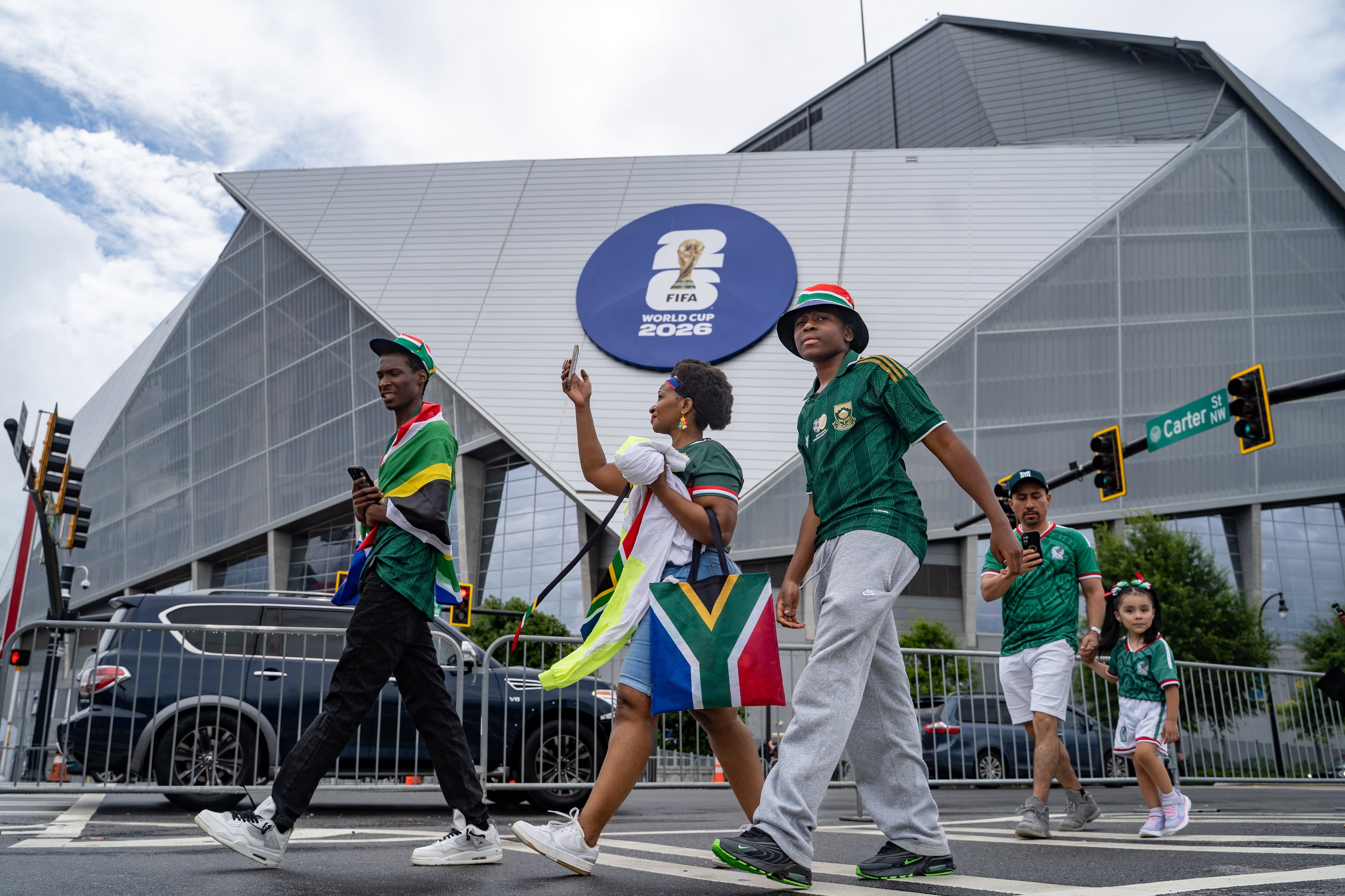 Soccer fans head to Atlanta Stadium for the South Africa vs. Czechia match on Thursday, June 18, 2026. (Ben Hendren for the AJC)