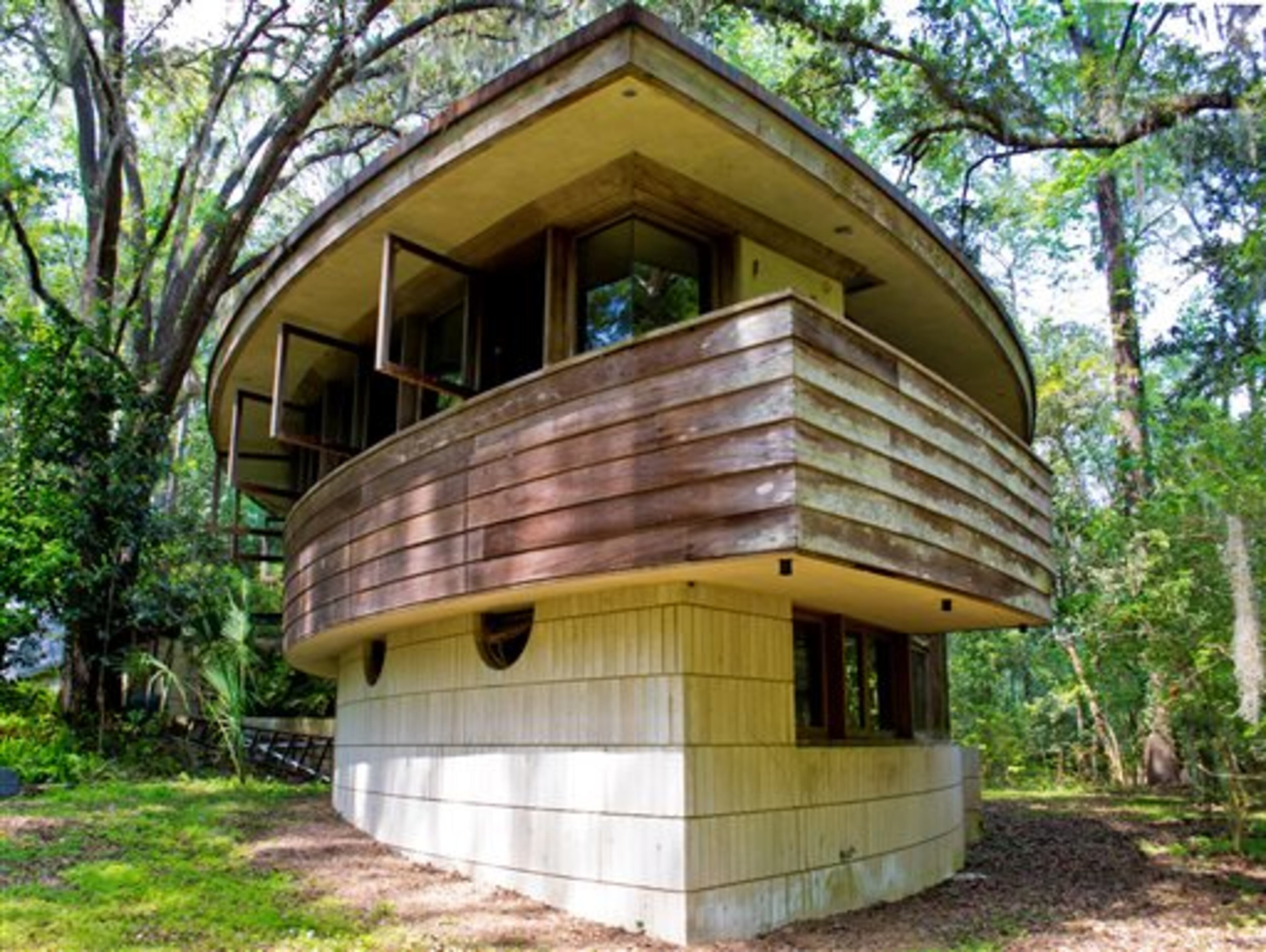 This undated image provided by Alan C. Spector via the National Trust for Historic Preservation shows Frank Lloyd Wright�s Spring House in Tallahassee, Fla., one of America's 11 most endangered historic places. Designed by Frank Lloyd Wright and constructed in 1954, Spring House is the only built private residence designed by Wright in Florida. Its novel �hemicycle� form is one of very few surviving homes that Wright designed in this style. Preservationists say weather and the ravages of time have deteriorated the building. (AP Photo/National Trust for Historic Preservation)