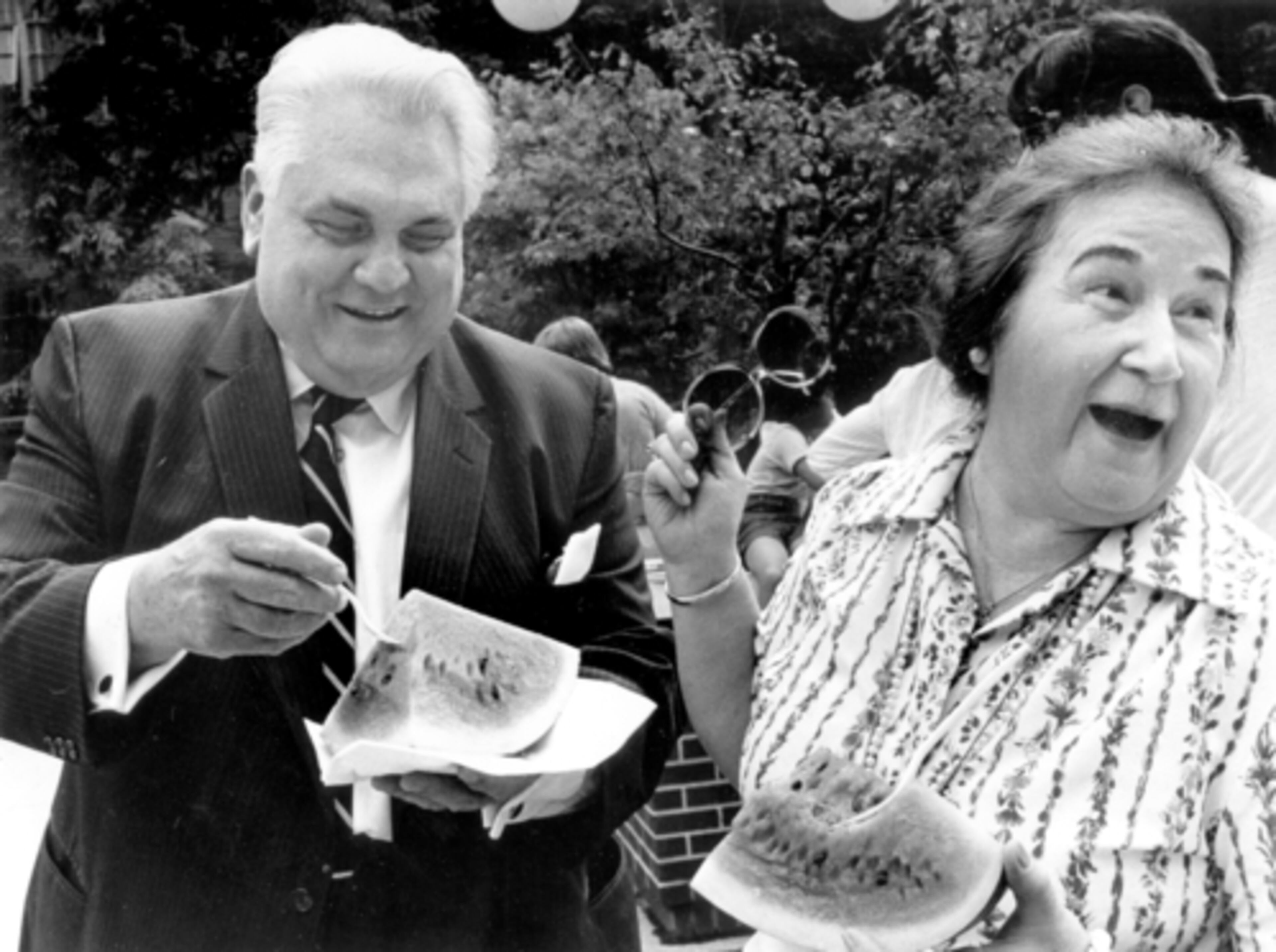 Langdale enjoys watermelon with his wife, Wiggie, while celebrating his 25th anniversary as president of GSU in 1982.