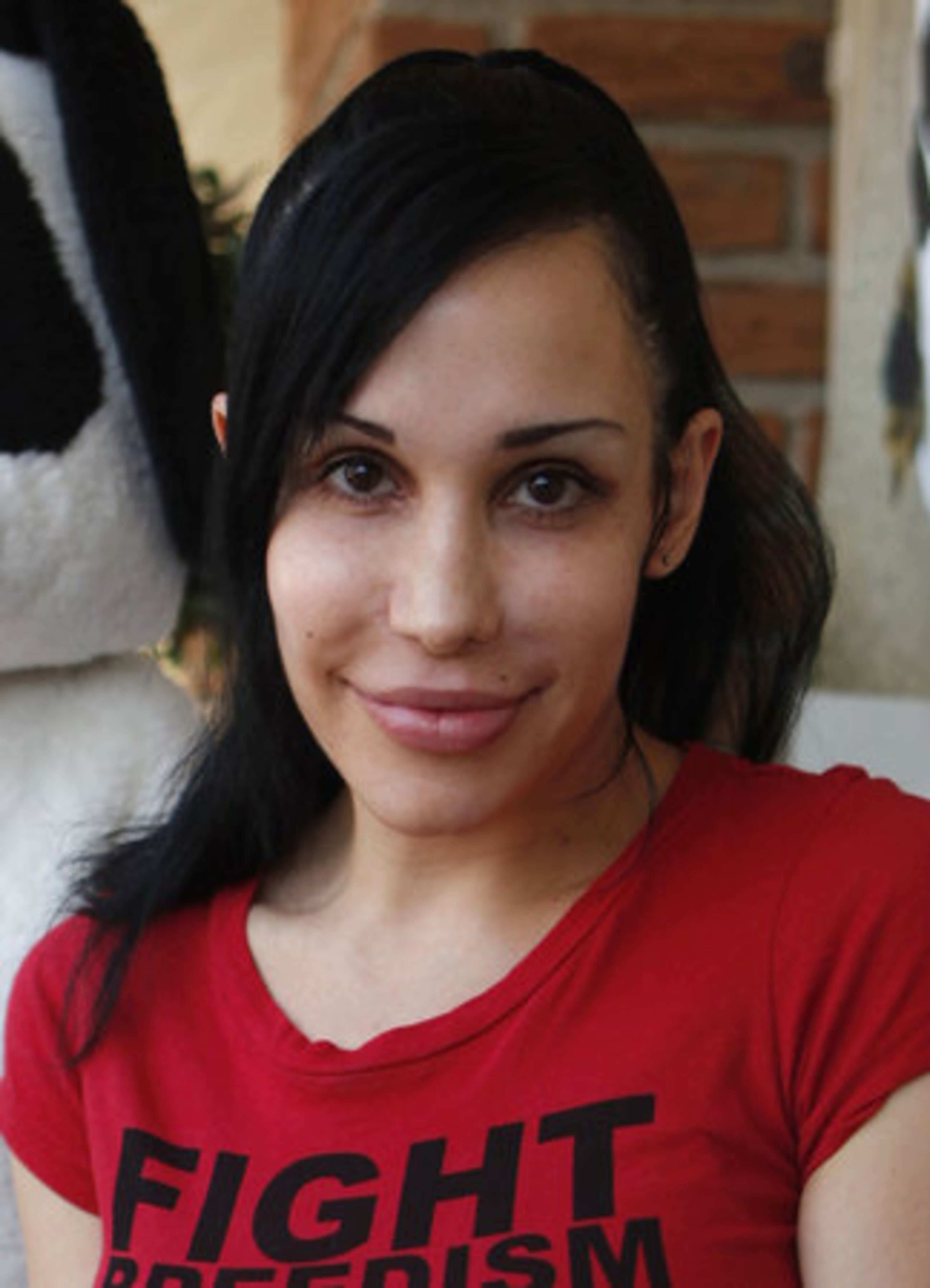 OVERSIZED GLOVES? HOW ABOUT EIGHT OF THEM? The Springfield Republican reports that Celebrity Boxing Federation promoter Damon Feldman on Monday, Aug. 1, 2011 announced that Suleman will be the featured fighter in a Springfield match with oversized gloves.