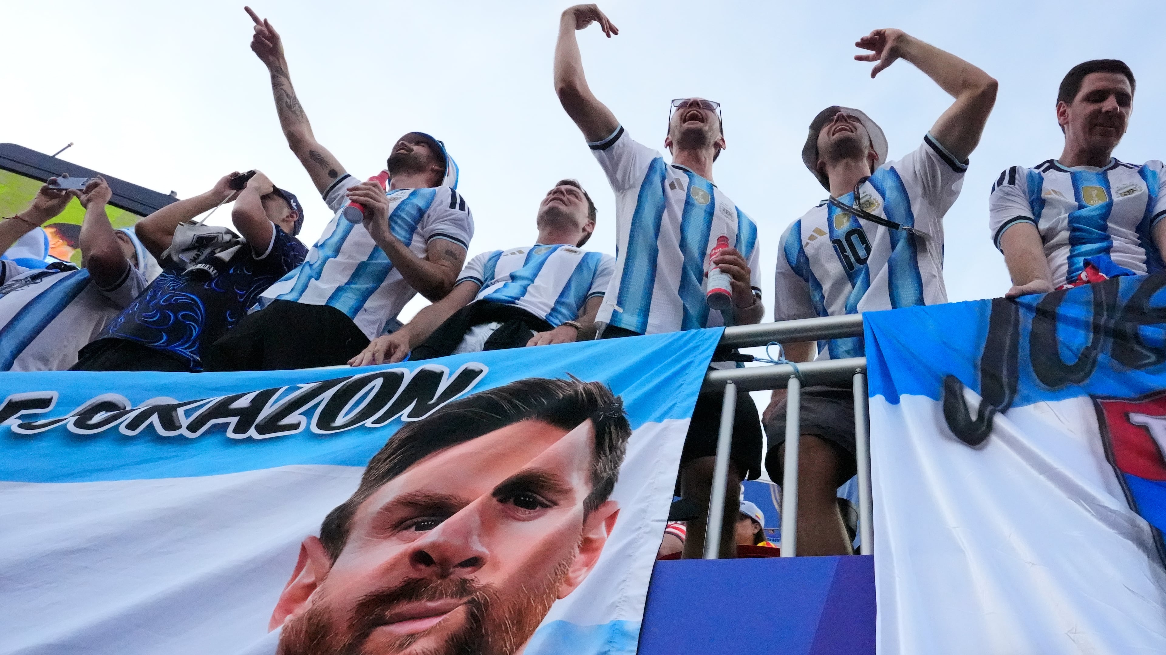 Argentinian fans react ahead of the World Cup Group J soccer match between Argentina and Algeria in Kansas City, Mo., Tuesday, June 16, 2026. (AP Photo/Charlie Riedel)
