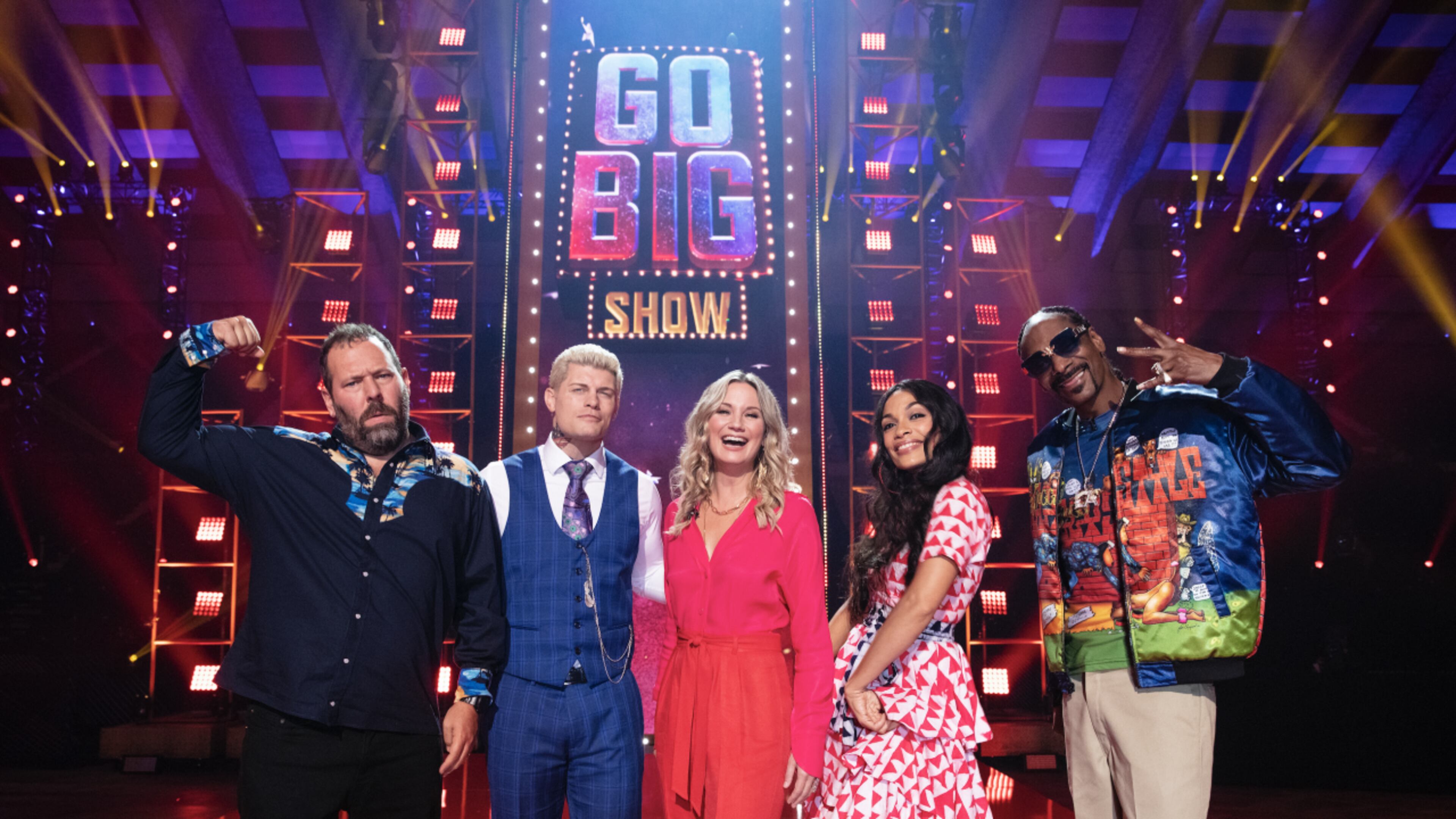 Jennifer Nettles (center) is one of the judges of TBS's "The Go-Big Show." Photo: TBS
