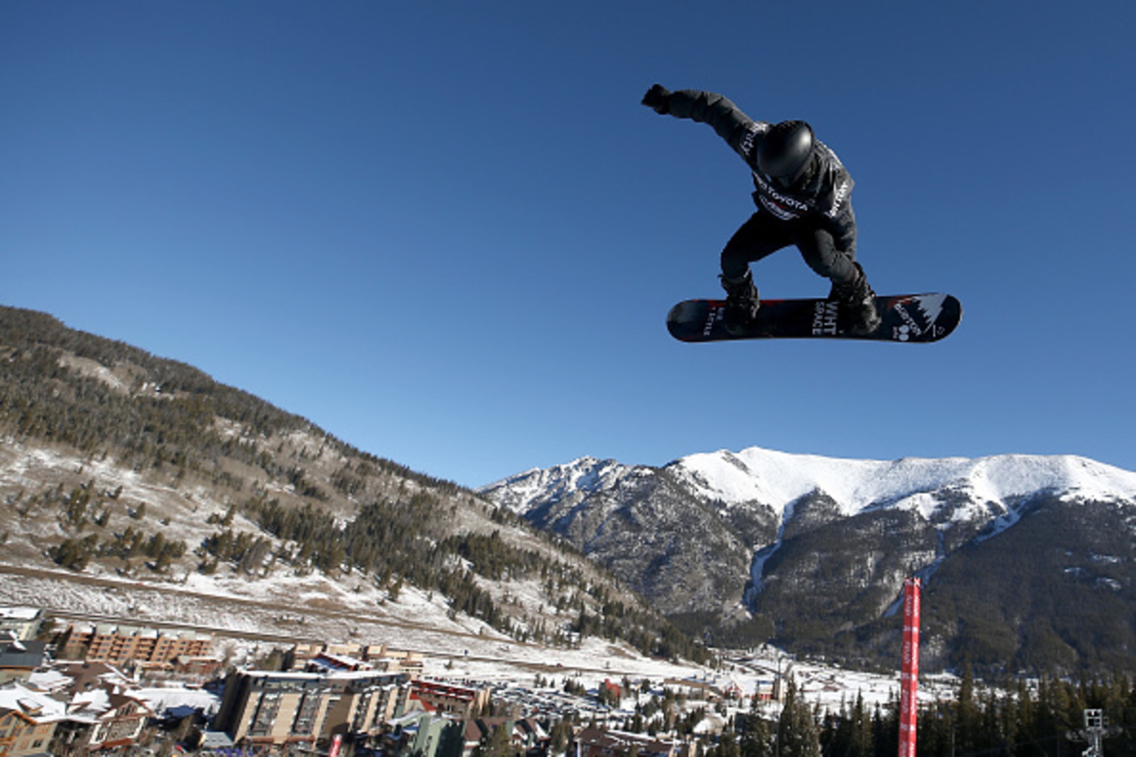 COPPER MOUNTAIN, CO - DECEMBER 09: Shaun White of the United States competes in the finals of the FIS Snowboard World Cup 2018 Men's Snowboard Halfpipe during the Toyota U.S. Grand Prix on December 9, 2017 in Copper Mountain, Colorado. (Photo by Sean M. Haffey/Getty Images)