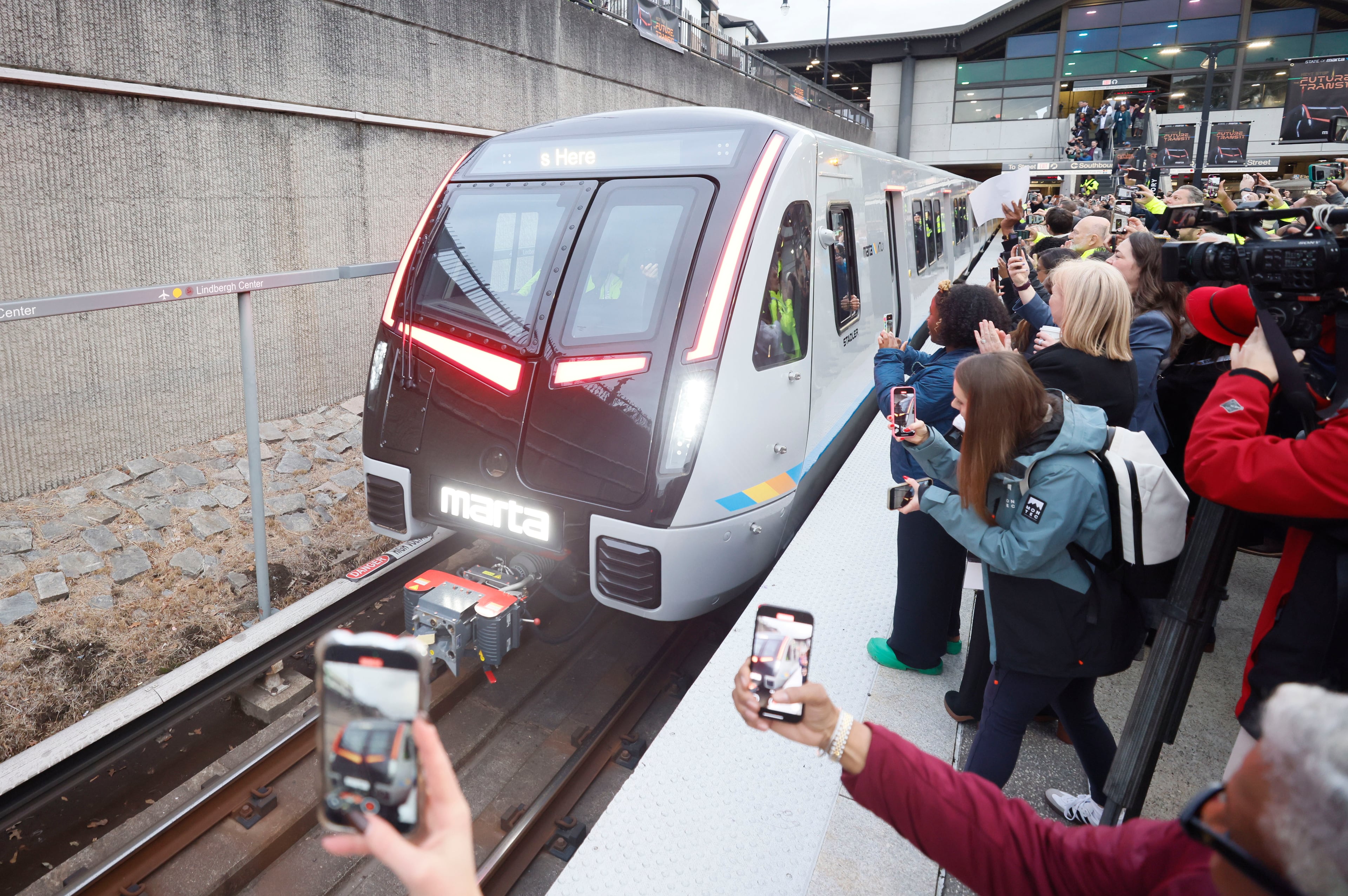 MARTA , unveili a new series of train cars