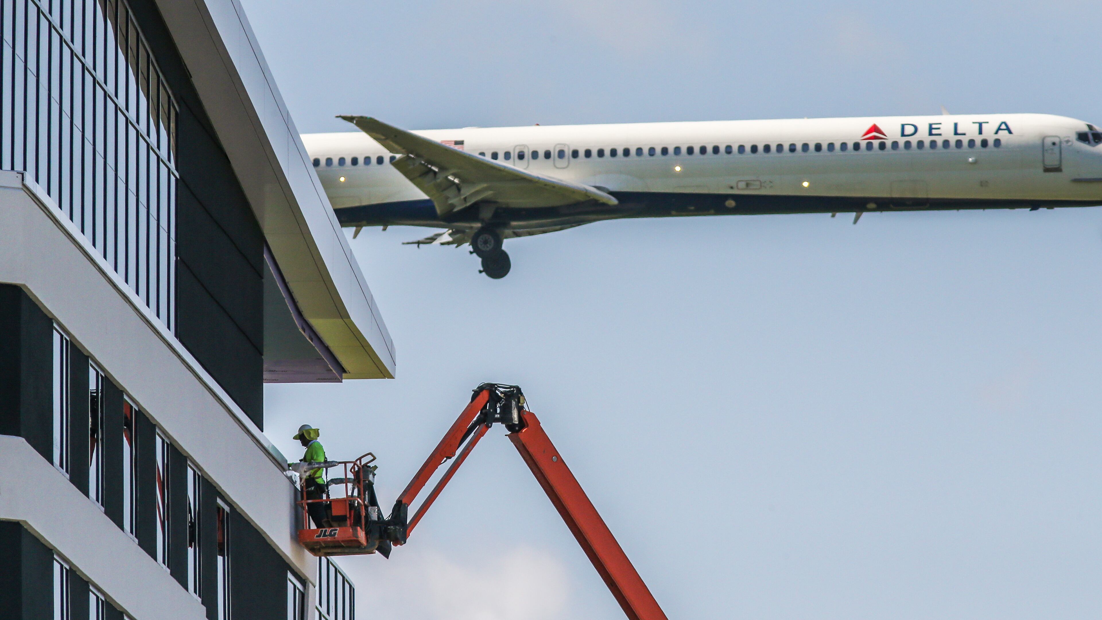 Delta Air Lines CEO Ed Bastian doesn’t appear to be a fan of President Donald Trump’s plan to build a wall on the nation’s southwest border. “I don’t know what they’re going to do with the wall they keep talking about,” Bastian told the Hispanic Corporate Council of Atlanta in a recent speech, “but we’re going to fly over that damn thing, whatever it is.” JOHN SPINK/JSPINK@AJC.COM.