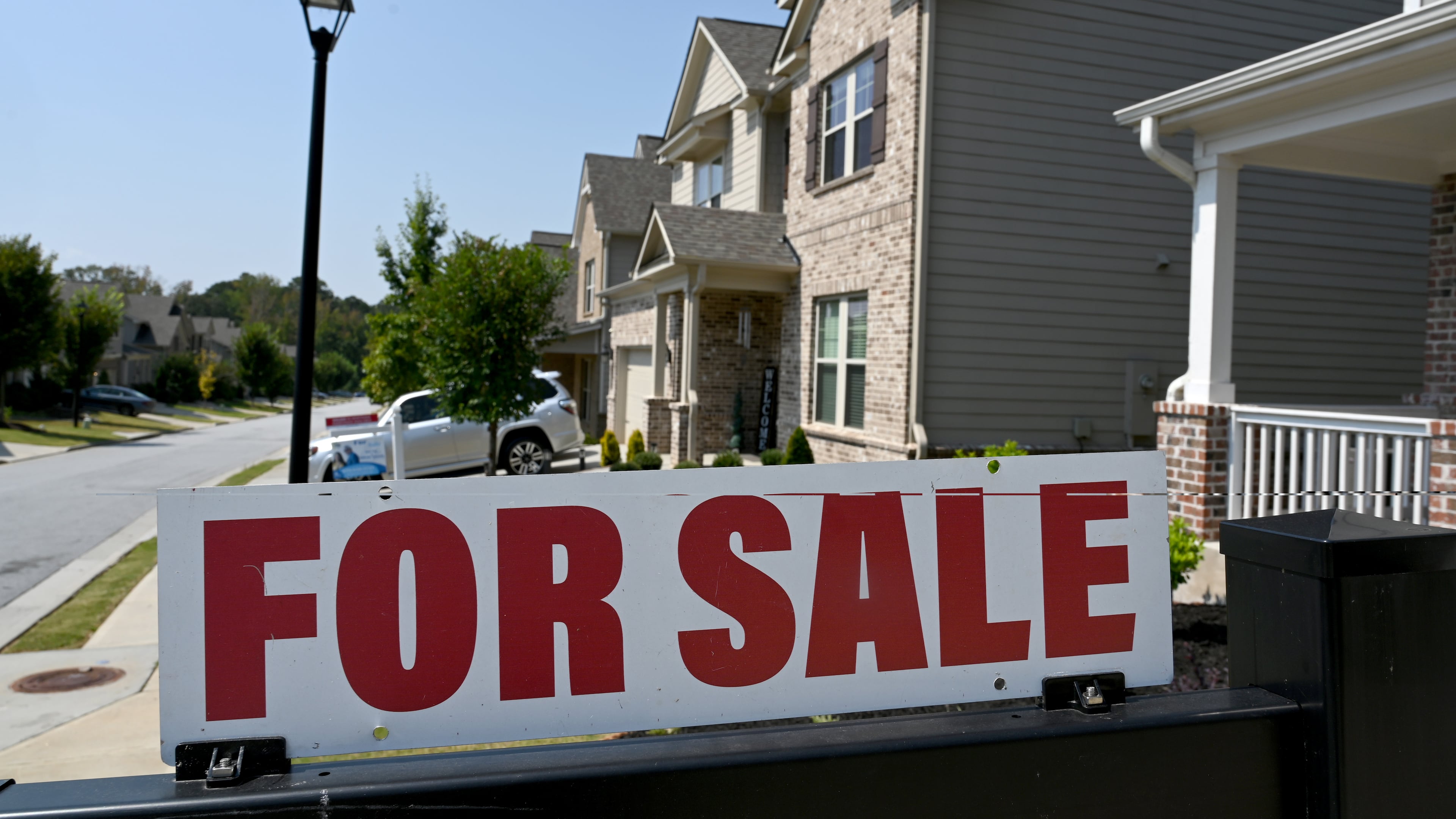 The median sales price in metro Atlanta was $390,000 in October, down more than 2% from the same month a year ago. (Hyosub Shin/AJC)