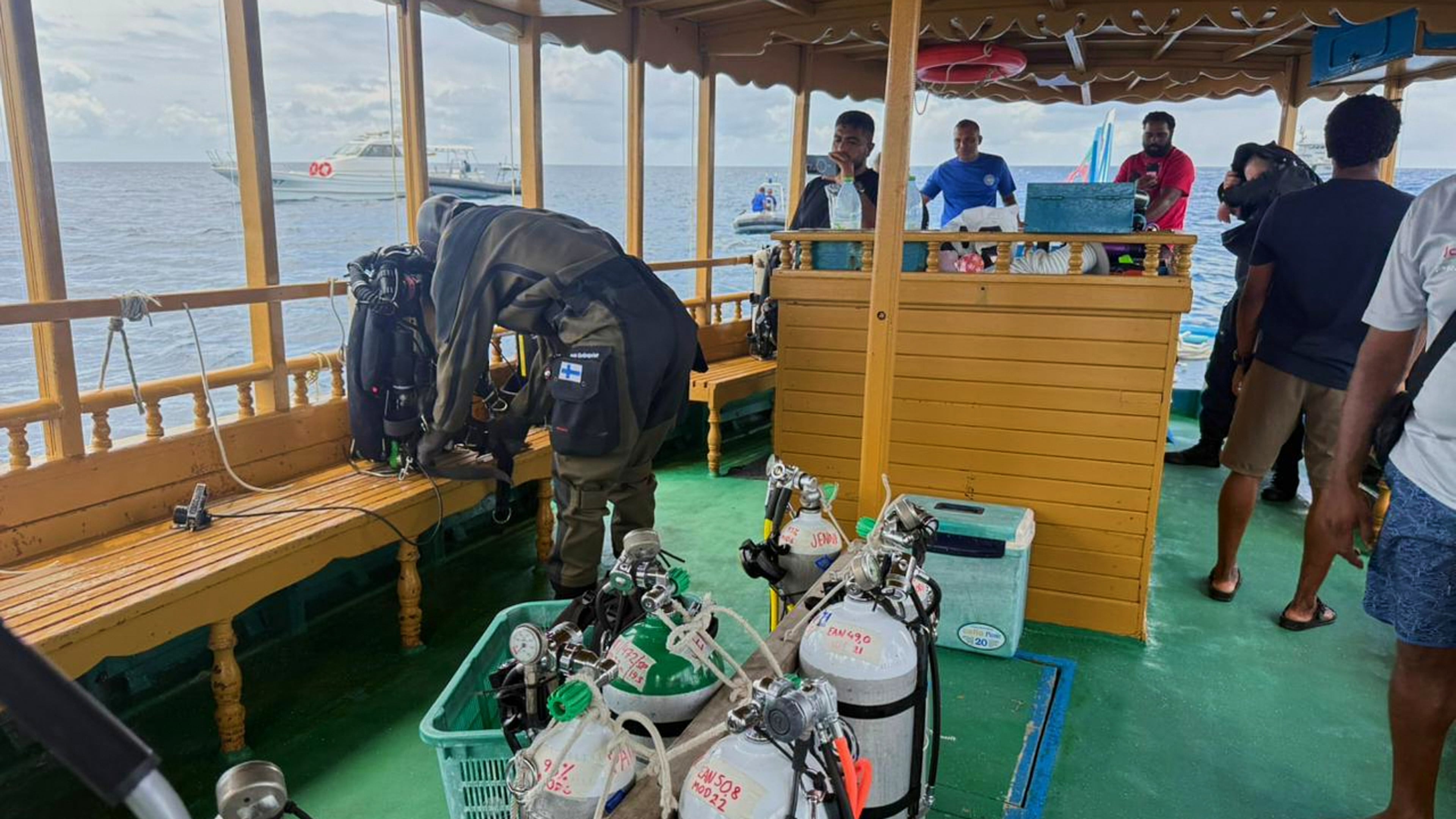 In this handout photo release by Maldives President Media Division, a Finnish diver, left, gets ready to attempt to recover the bodies of two of the four Italians who died deep inside an underwater cave in an atoll earlier this month, at Alimathaa Island, in Vaavu Atoll, Maldives, Tuesday, May 19, 2026. (Maldives President Media Division via AP)