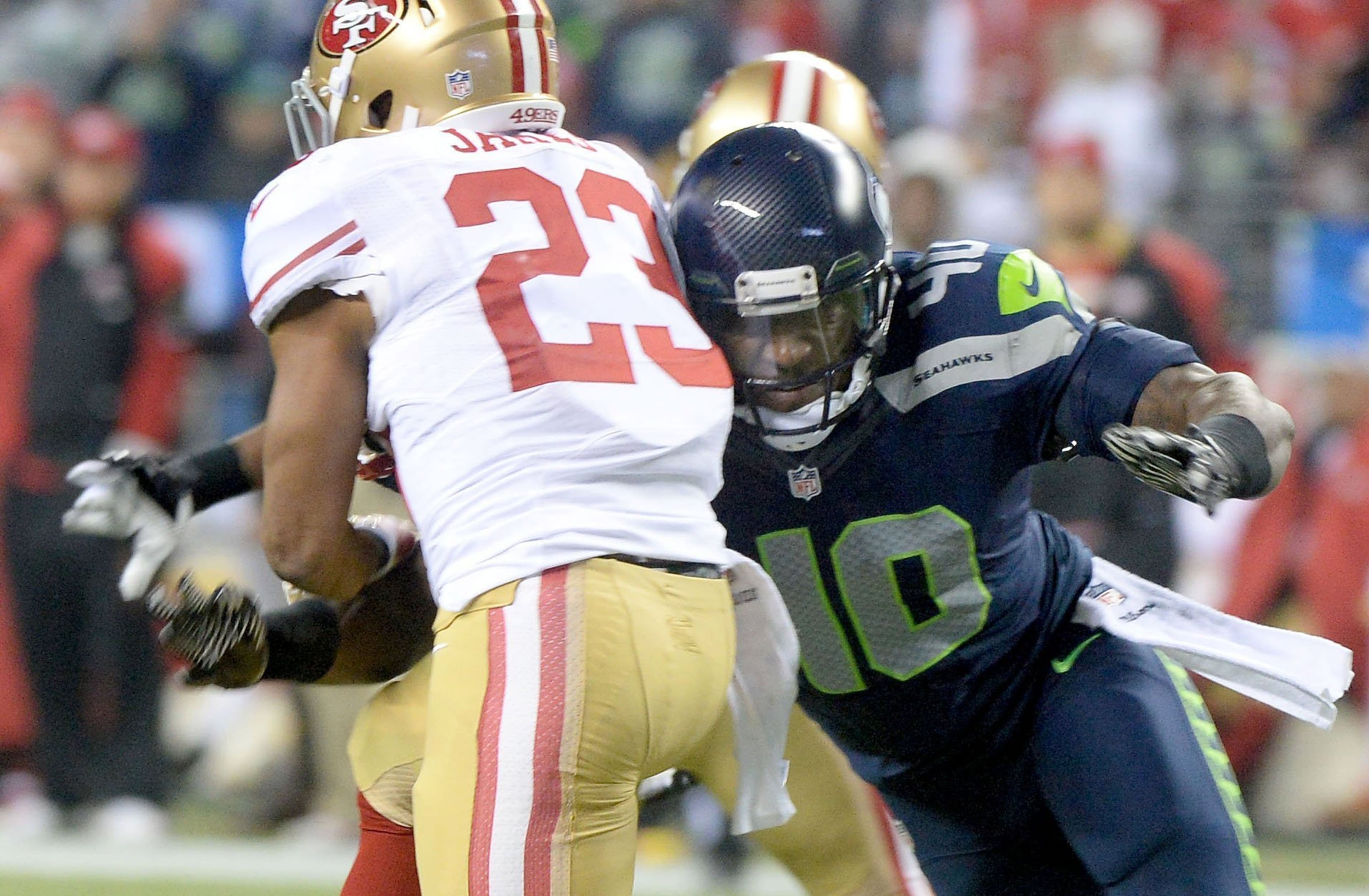 Derrick Coleman, the NFL’s first legally deaf offensive player, inspired a seven-year old girl who is hearing impaired to write him an encouraging letter. The girl’s father posted a picture of the letter on his Twitter account Tuesday that went viral. READ MORE BY CLICKING HERE.