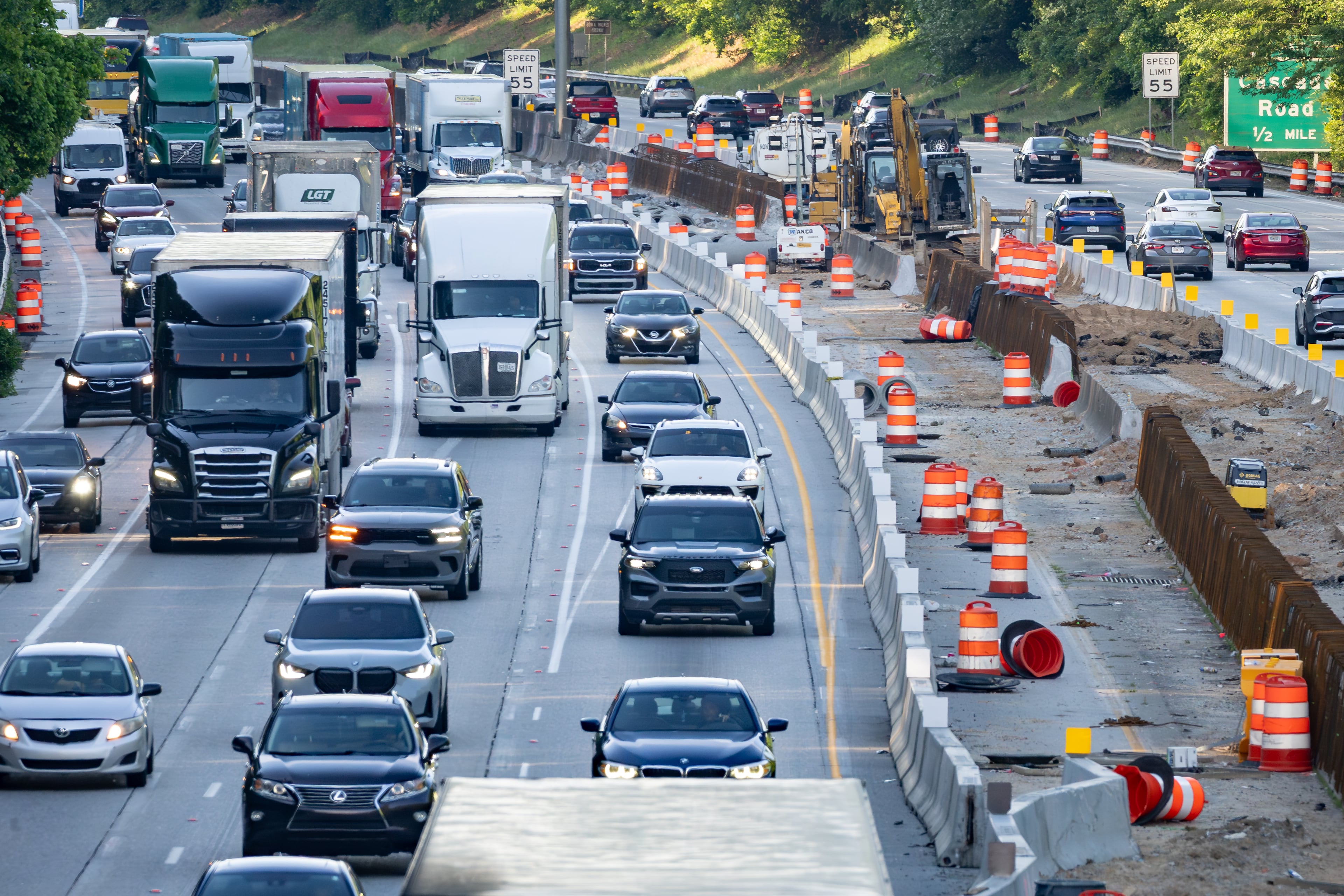 Interstate 285 just prior to the Cascade Road exit. Tuesday, May 5, 2026 (Ben Hendren for the AJC)