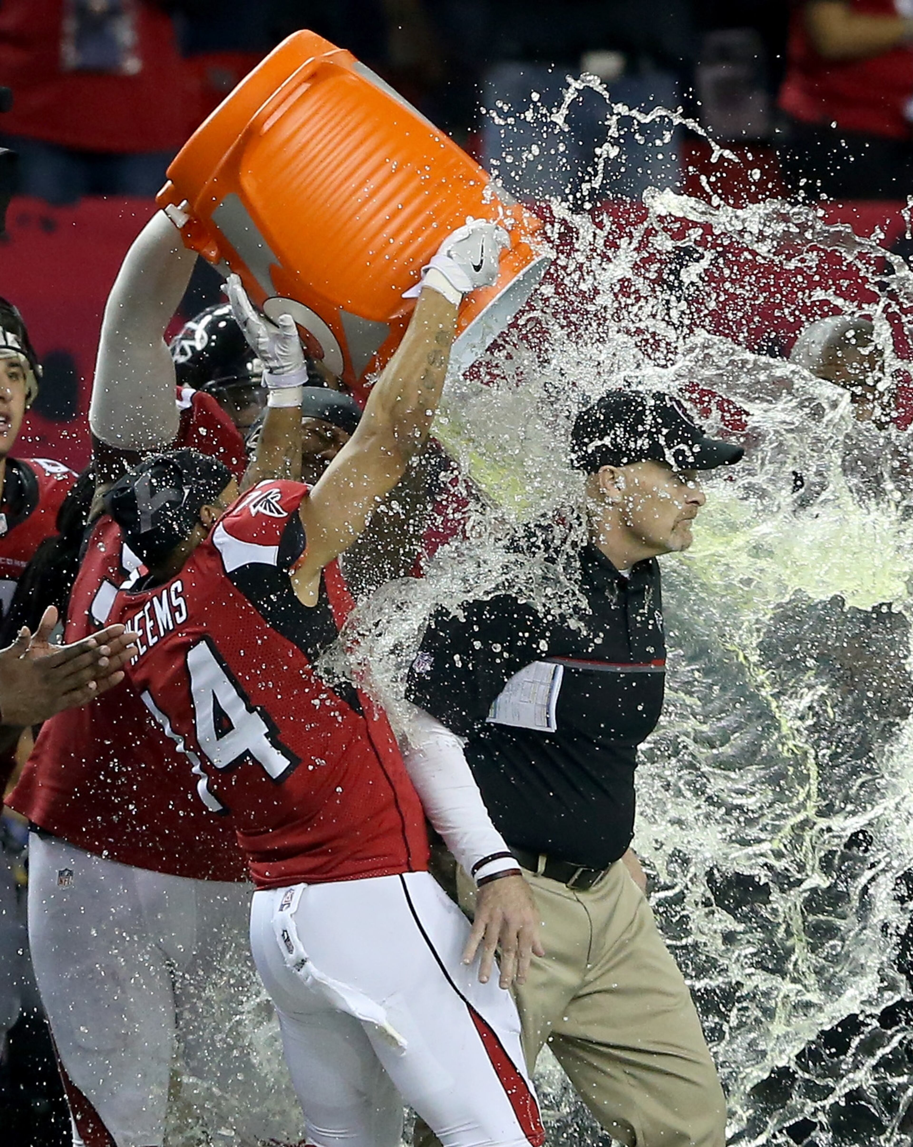 ATLANTA, GA - JANUARY 22: Head coach Dan Quinn of the Atlanta Falcons has gatorade dumped on him by his team late in the game against the Green Bay Packers in the NFC Championship Game at the Georgia Dome on January 22, 2017 in Atlanta, Georgia. (Photo by Streeter Lecka/Getty Images) *** BESTPIX ***