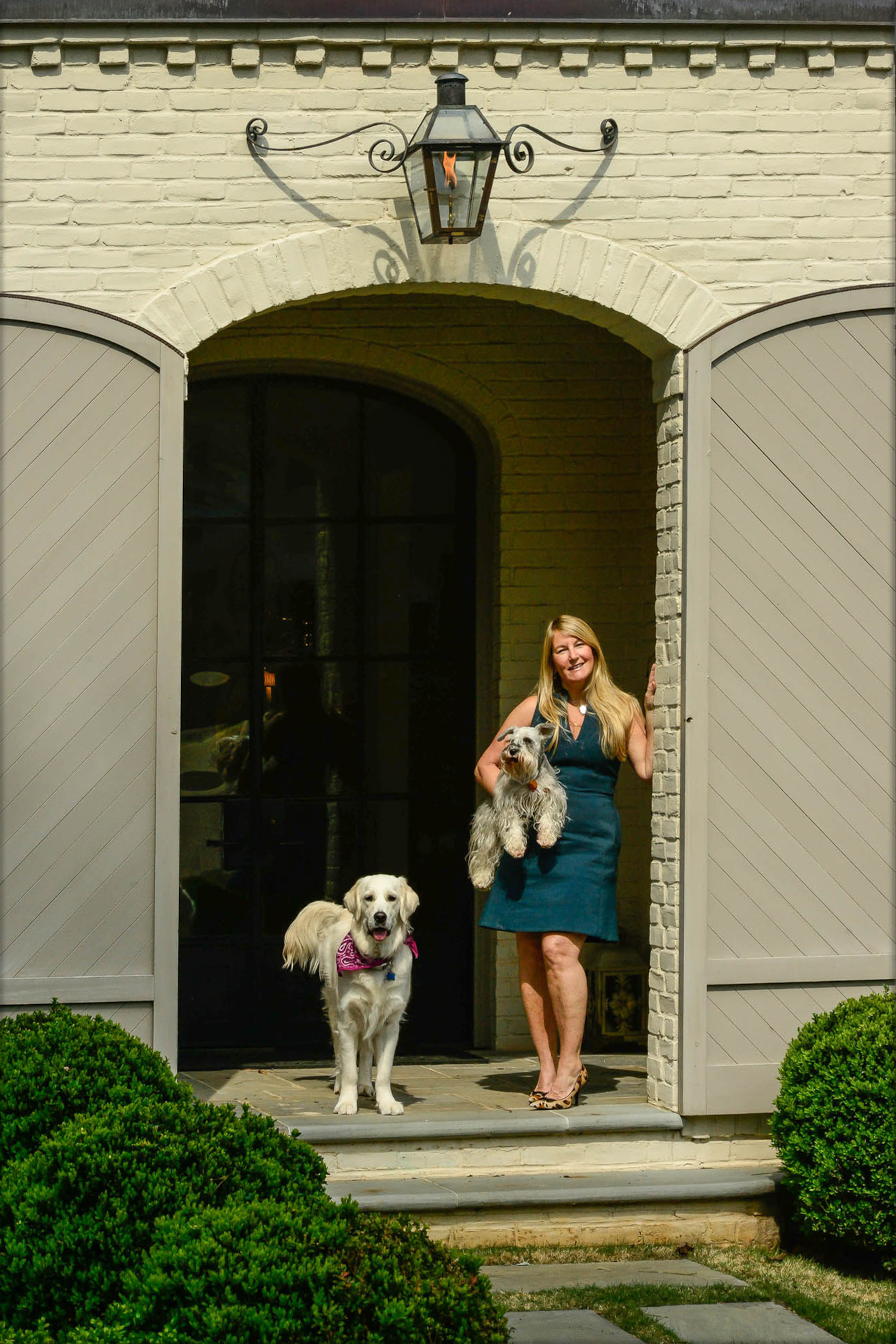 Dina Woodruff, owner of Peridot in Buckhead, purchased her Georgian home in 2011. She has a English cream golden retriever named Madge and a miniature schnauzer named Talley.