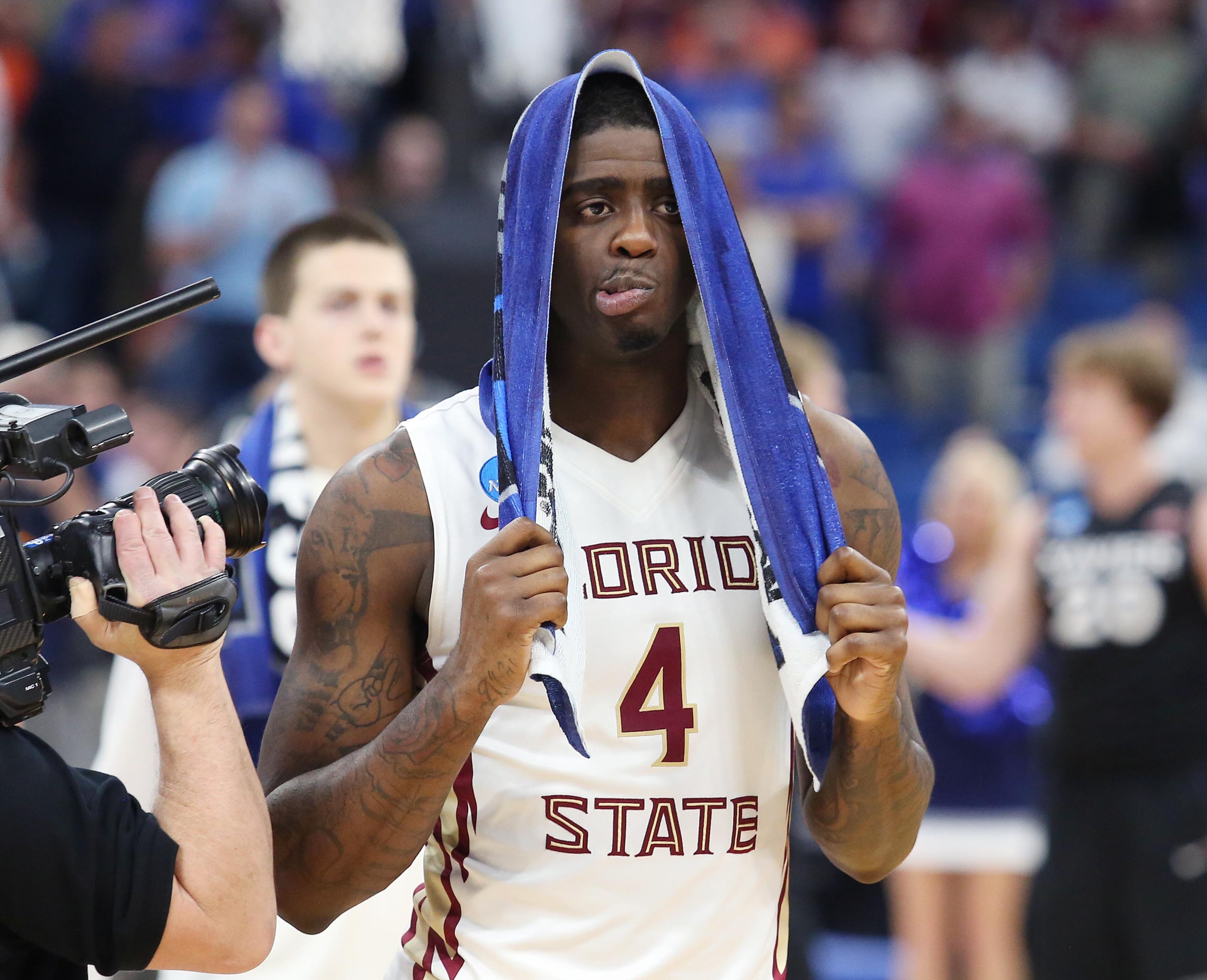 Dejected Florida State guard Dwayne Bacon leaves the court after a 91-66 loss against Xavier in the second round Saturday in Orlando.