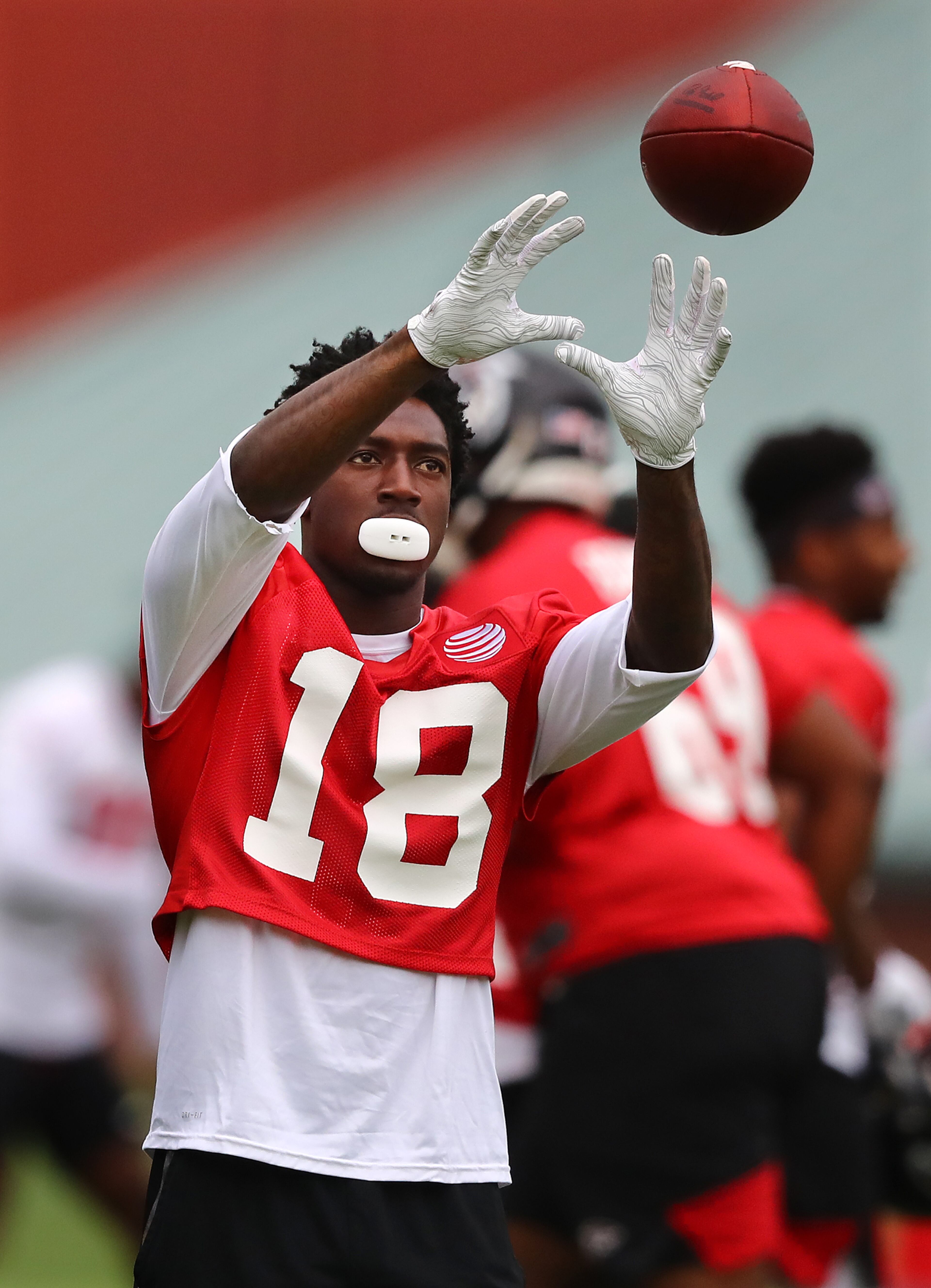 Falcons wide receiver Calvin Ridley makes a catch. Curtis Compton/ccompton@ajc.com