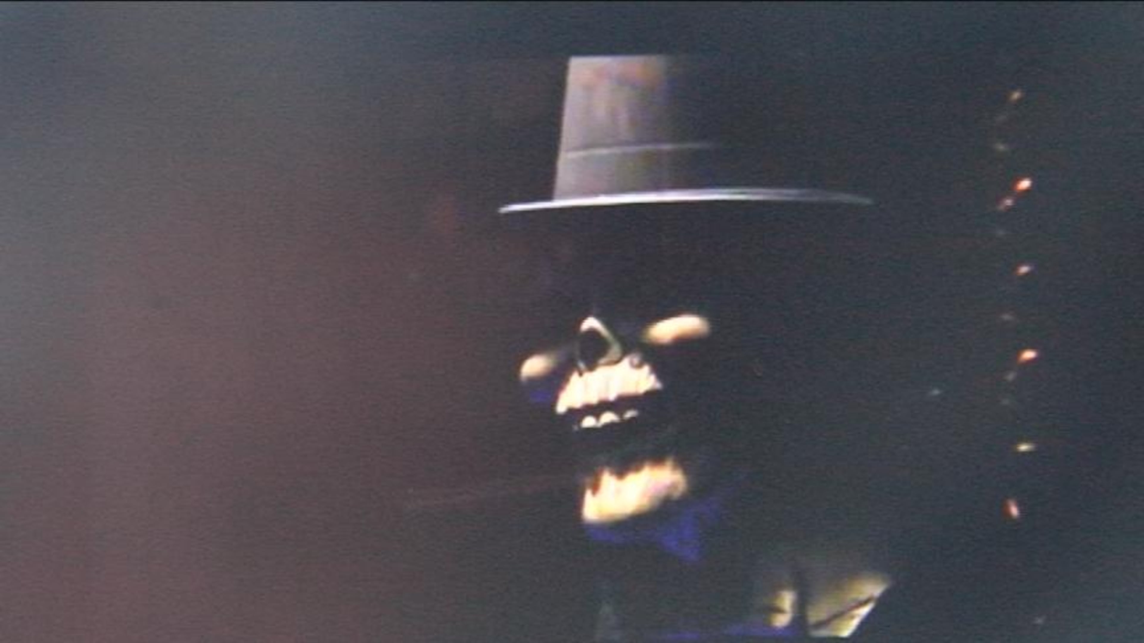 And a special guest pops up in the mirror along with the soundtrack from the attraction.