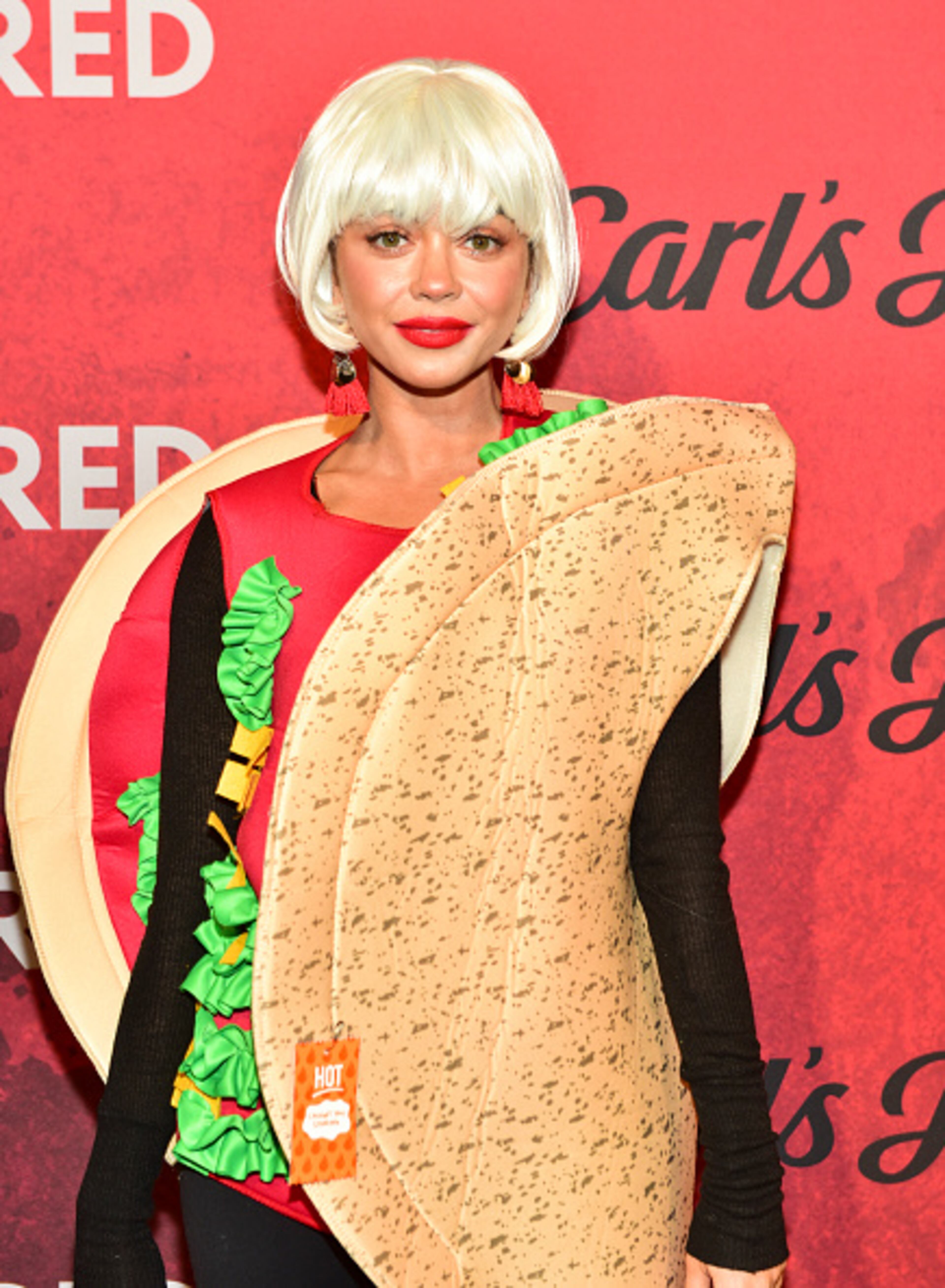 LOS ANGELES, CA - OCTOBER 27: Sarah Hyland attends Just Jared's 7th Annual Halloween Party at Goya Studios on October 27, 2018 in Los Angeles, California. (Photo by Rodin Eckenroth/Getty Images)