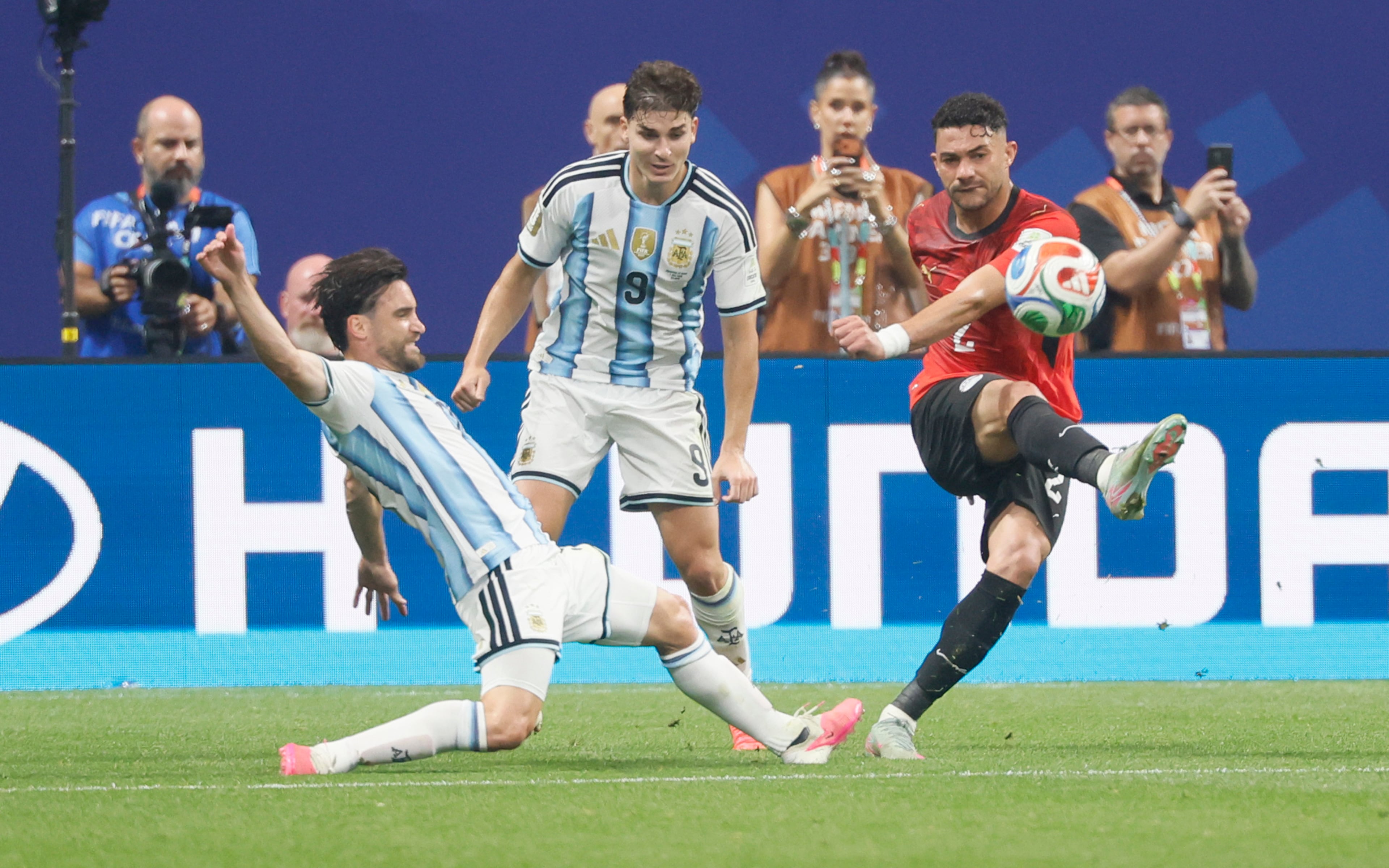 Egypt's Yasser Ibrahim is able to control ball despite Argentina's defenders during first half of Argentina vs. Egypt FIFA World Cup match at Atlanta Stadium (Mercedes-Benz Stadium) on Tuesday, July 7, 2026. (Miguel Martinez/AJC)