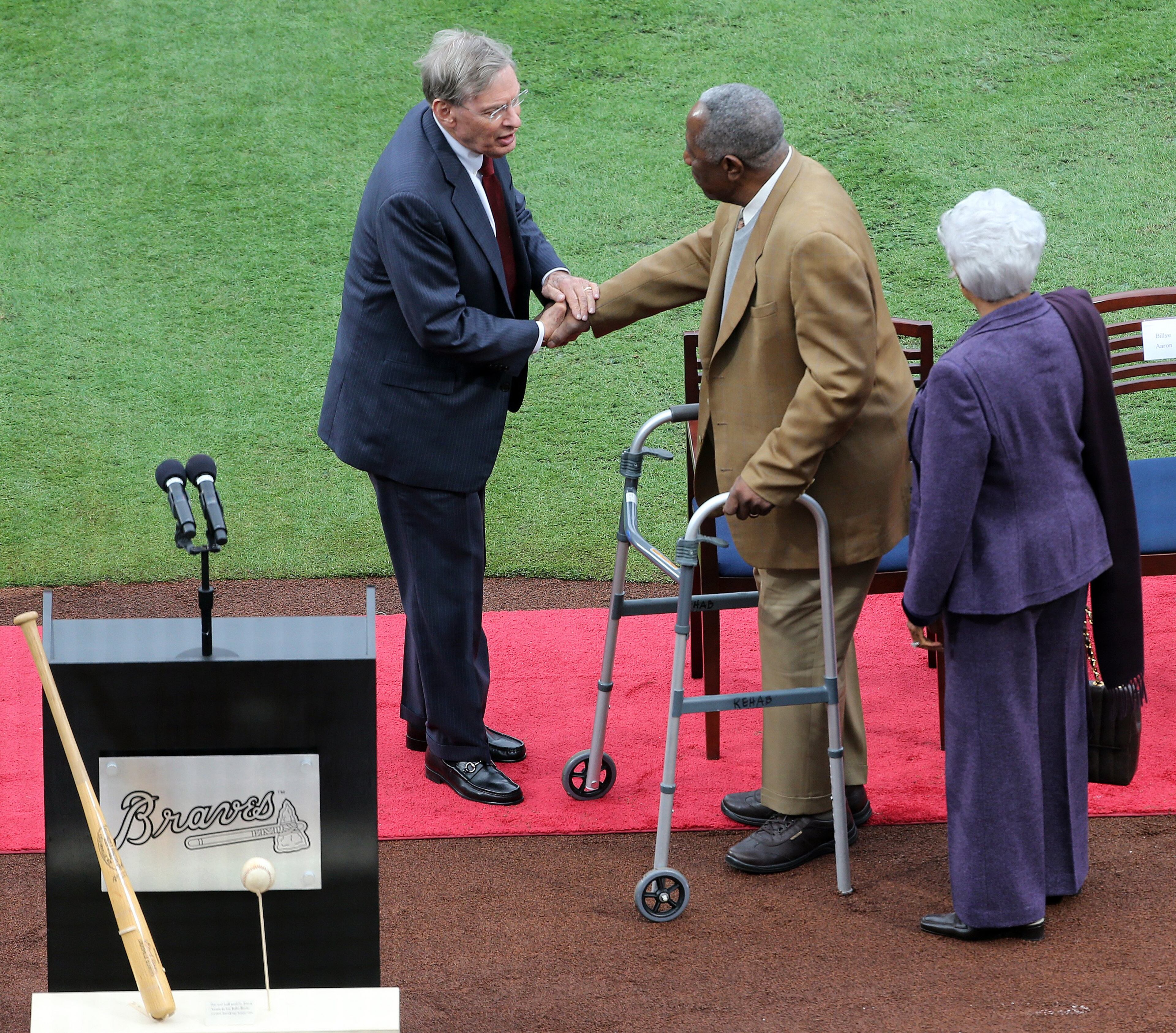 Bud Celig, commissioner of Major League Baseball, shakes hands with Hank Aaron during a ceremony before the Braves home opener Tuesday evening April 8, 2014 to mark the 40th anniversary of Aaron's 715th home run. BEN GRAY / BGRAY@AJC.COM