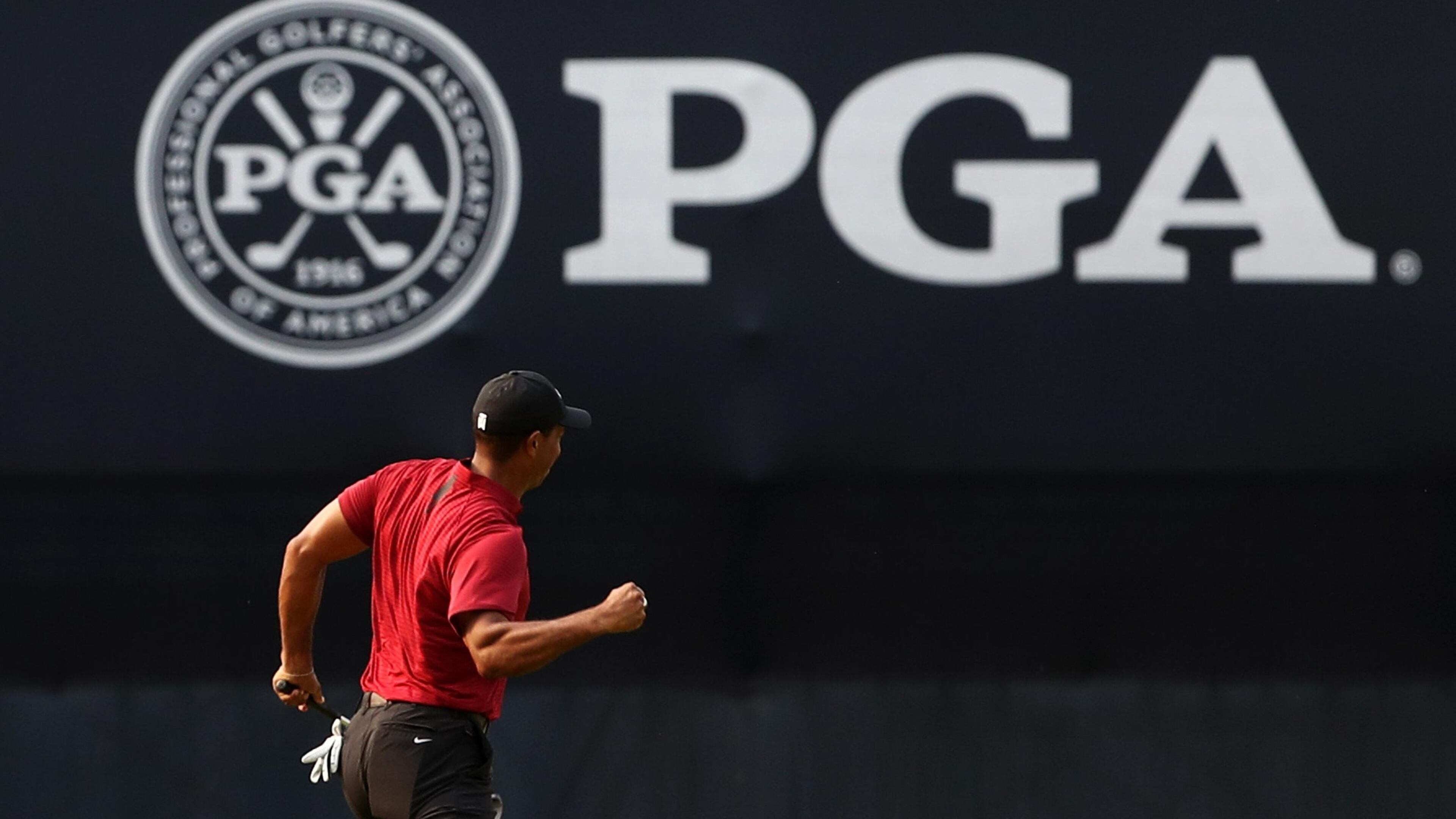 Tiger Woods reacts after making a putt for birdie on the 18th green during the final round of the 2018 PGA Championship at Bellerive Country Club on August 12, 2018 in St Louis, Missouri. (Photo by Jamie Squire/Getty Images)