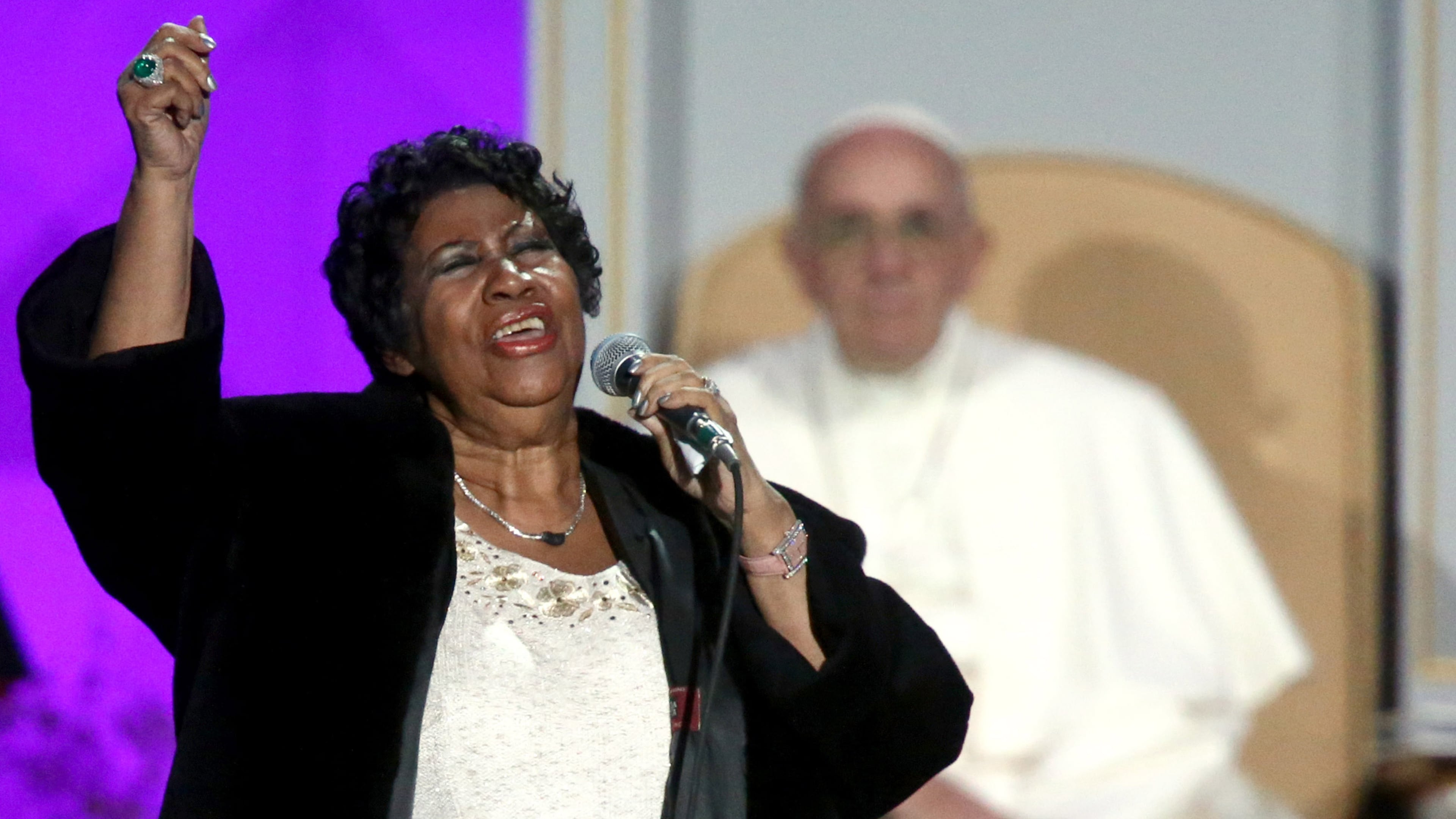PHILADELPHIA, PA - SEPTEMBER 26: Aretha Franklin performs at the Festival of Families as Pope Francis looks on September 26, 2015 in Philadelphia, Pennsylvania. (Photo by Carl Court/Getty Images)