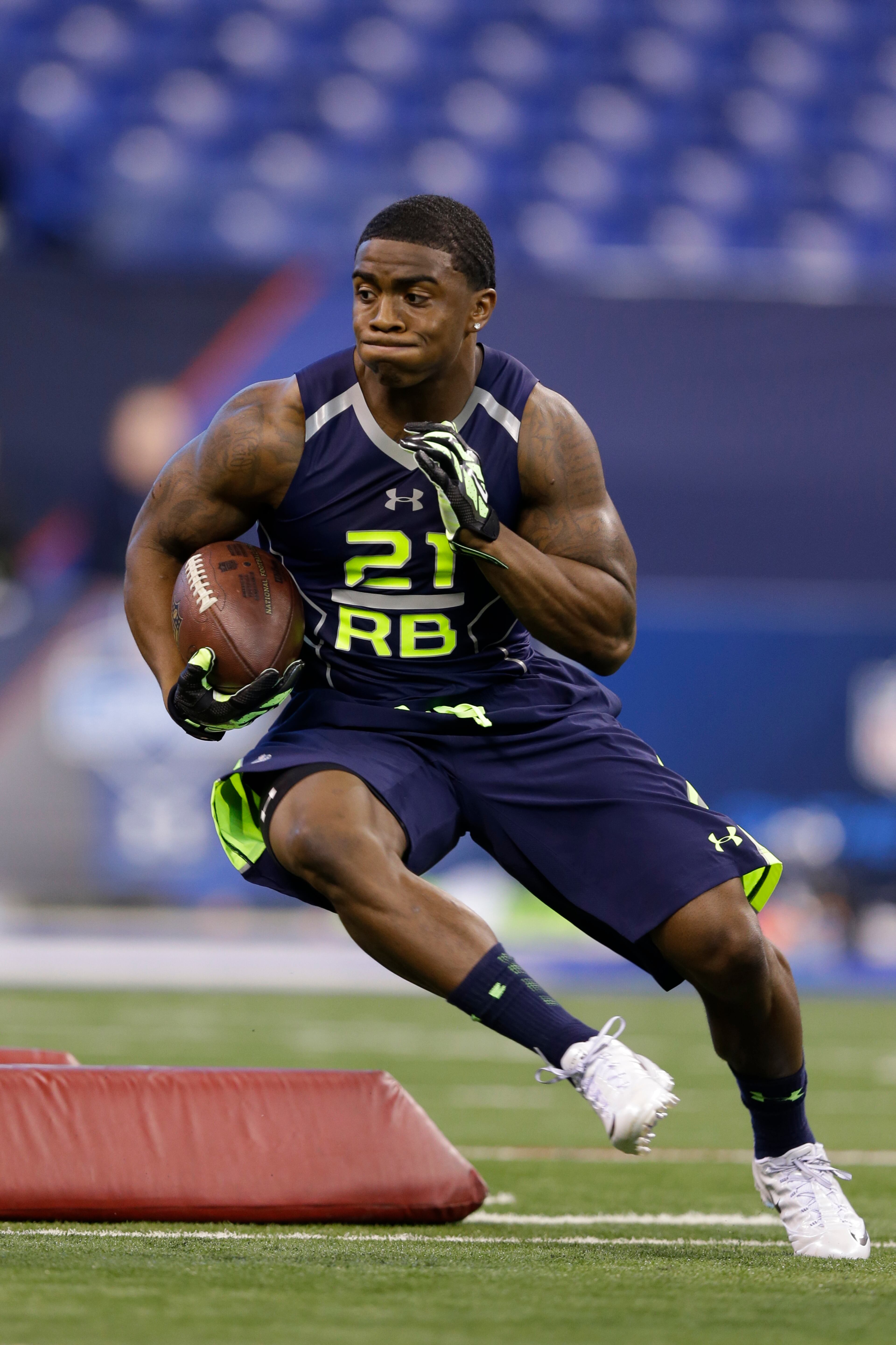 Georgia Southern running back Jerick Mckinnon runs a drill at the NFL football scouting combine in Indianapolis, Sunday, Feb. 23, 2014. (AP Photo/Michael Conroy)