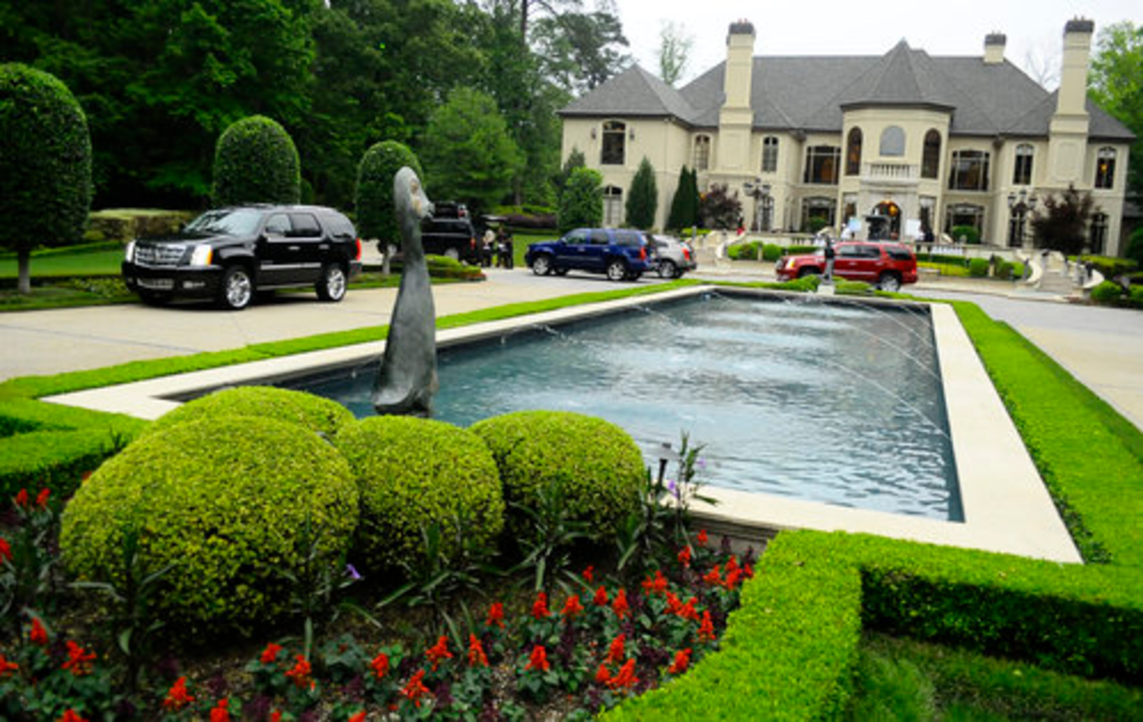 The Blues in the Night Gala was hosted at the home of a patron of the True Colors Theatre Company.