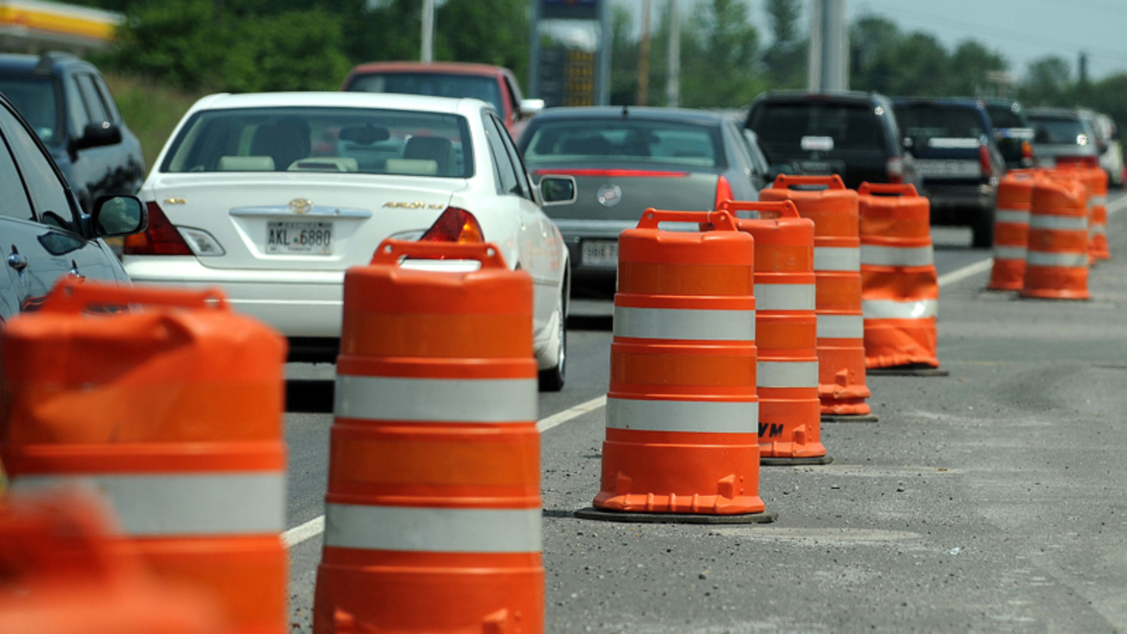 Overnight lane closures are planned this weekend as paving work continues of Ga. 9 in Atlanta and Sandy Springs. AJC FILE