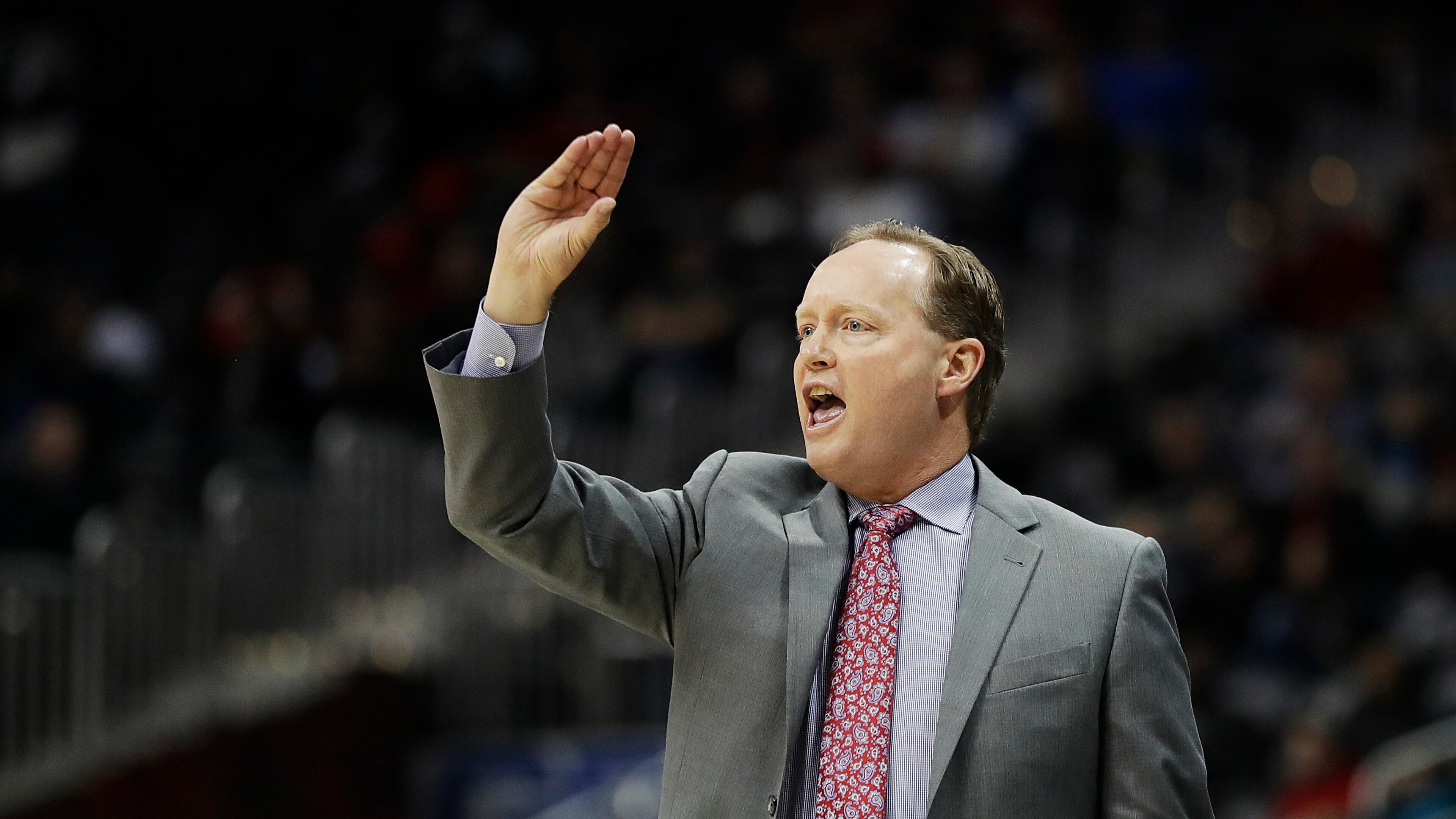 Atlanta Hawks head coach Mike Budenholzer is 0-6 against the Spurs. (AP Photo/David Goldman)