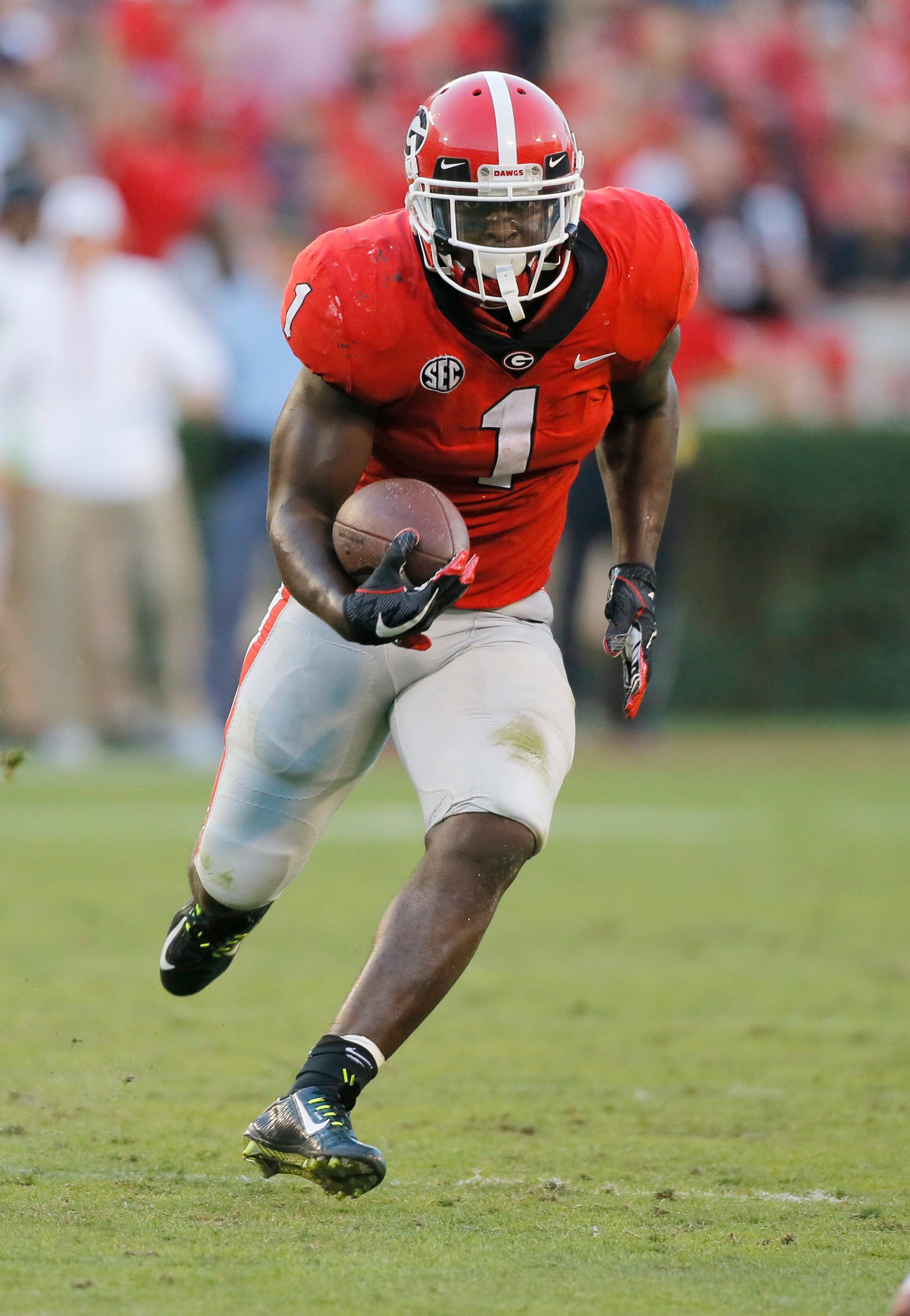 11/4/17 - Athens - Georgia Bulldogs running back Sony Michel (1) runs for a second half first down. NCAA football game between the University of Georgia Bulldogs and the University of South Carolina Gamecocks BOB ANDRES /BANDRES@AJC.COM
