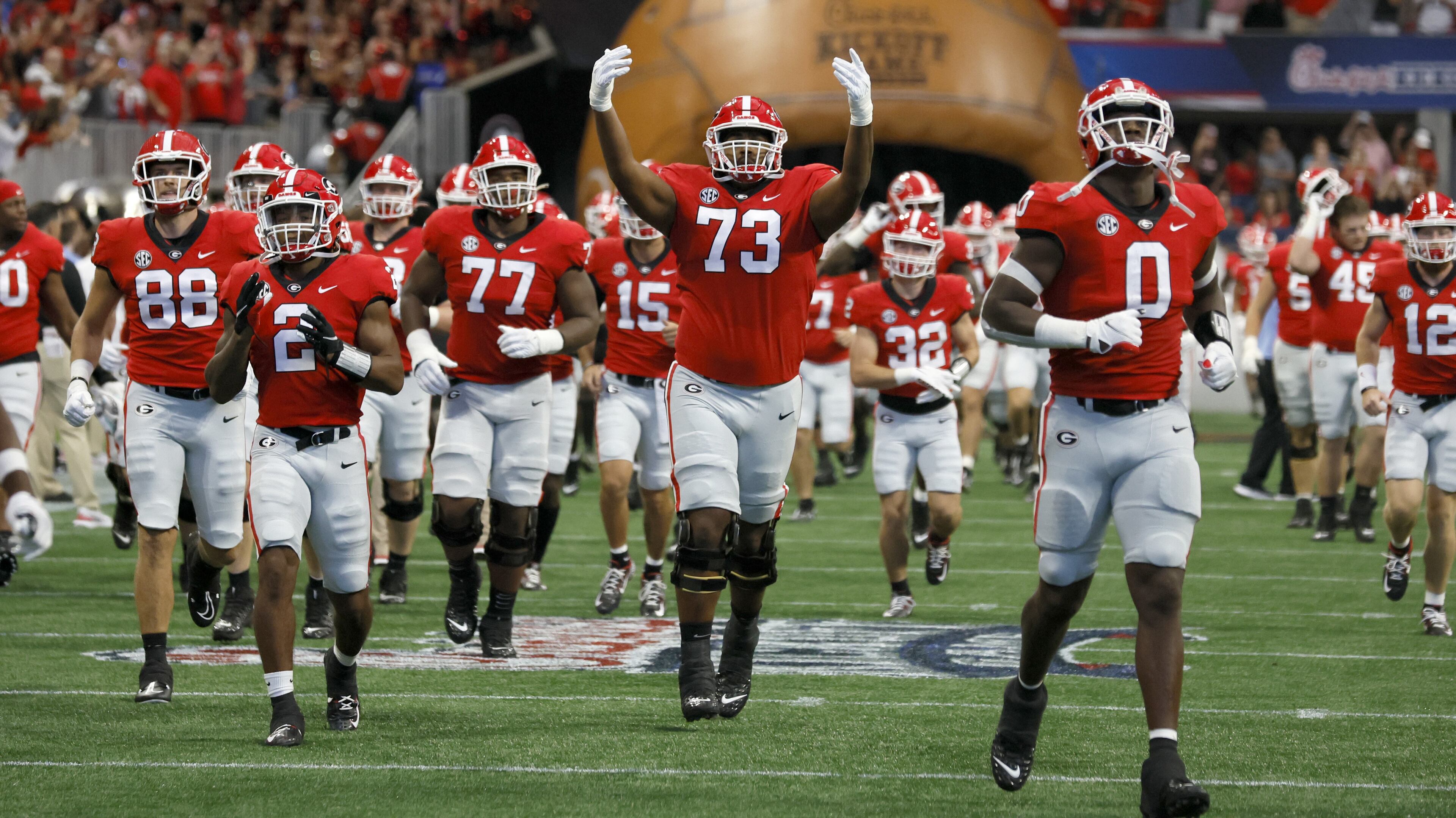 Xavier Truss (73) and the Georgia Bulldogs prior to the 2022 season opener against Oregon at Mercedes-Benz Stadium.