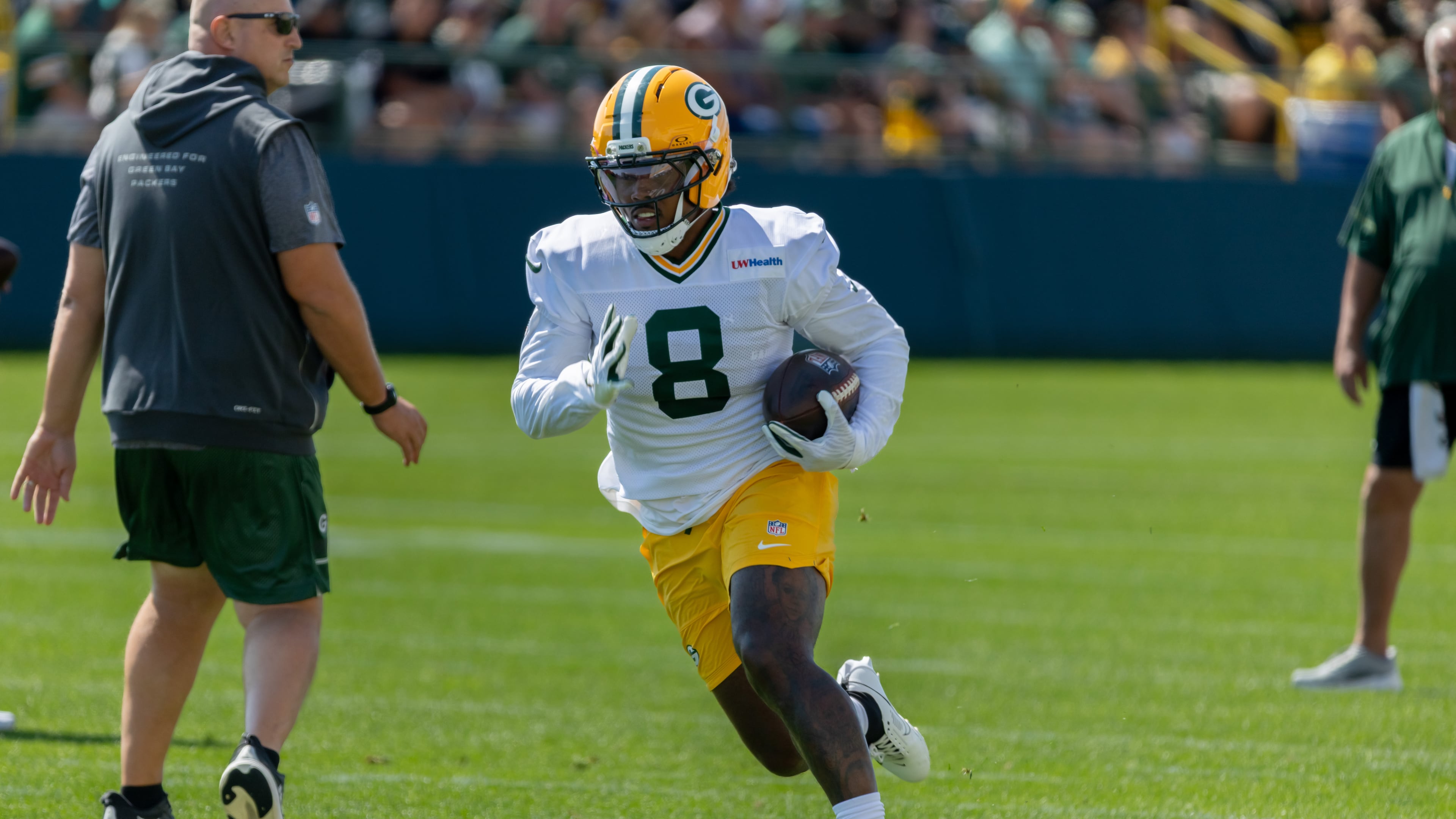 Green Bay Packers running back Josh Jacobs (8) runs with the ball during a drill at the NFL football team's training camp, Sunday, Aug. 2, 2026, in Green Bay, Wis. (AP Photo/Mike Roemer)