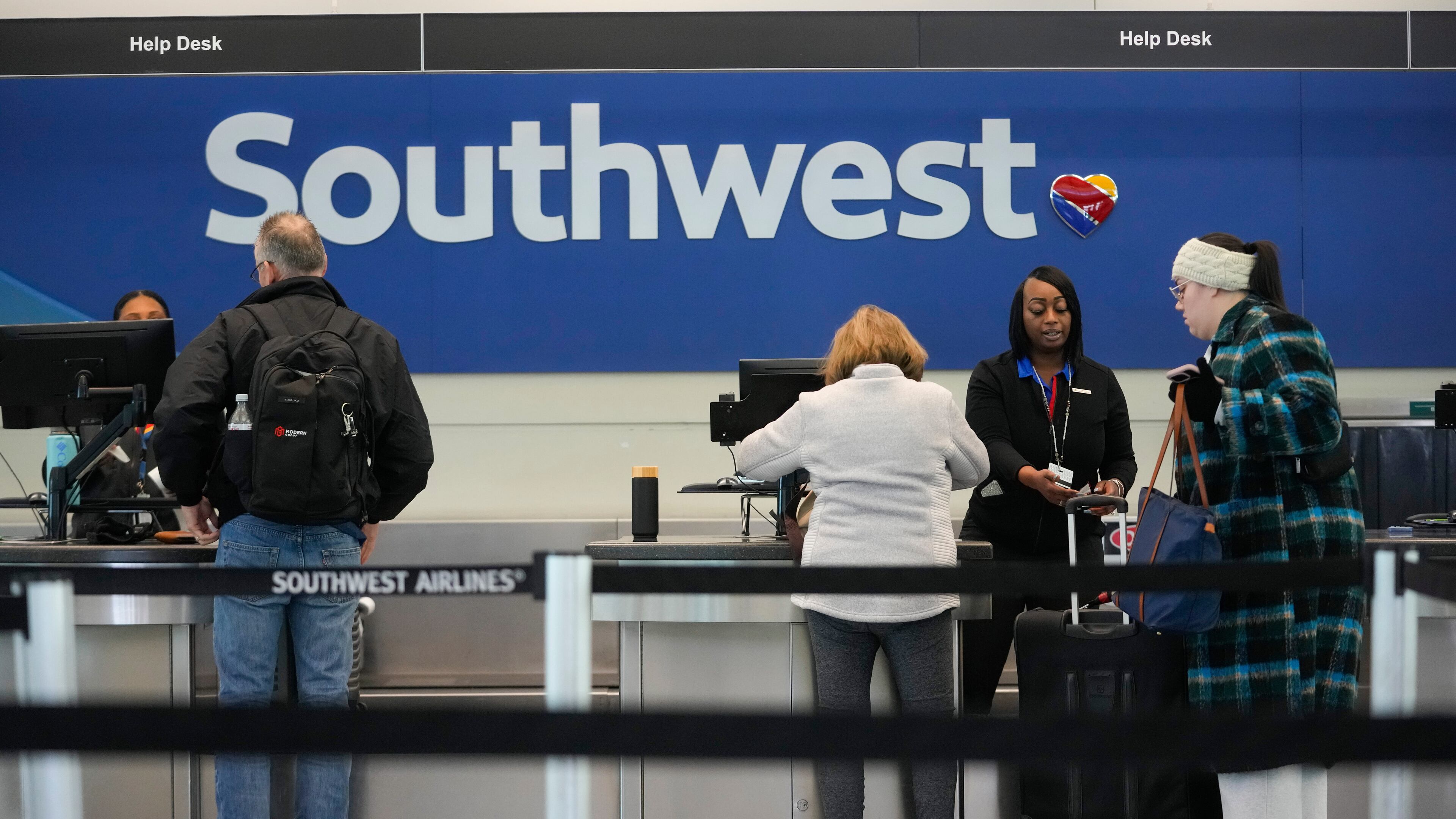 Travelers check in with Southwest Airlines at Midway International Airport, Tuesday, Jan. 27, 2026, in Chicago. (AP Photo/Erin Hooley)