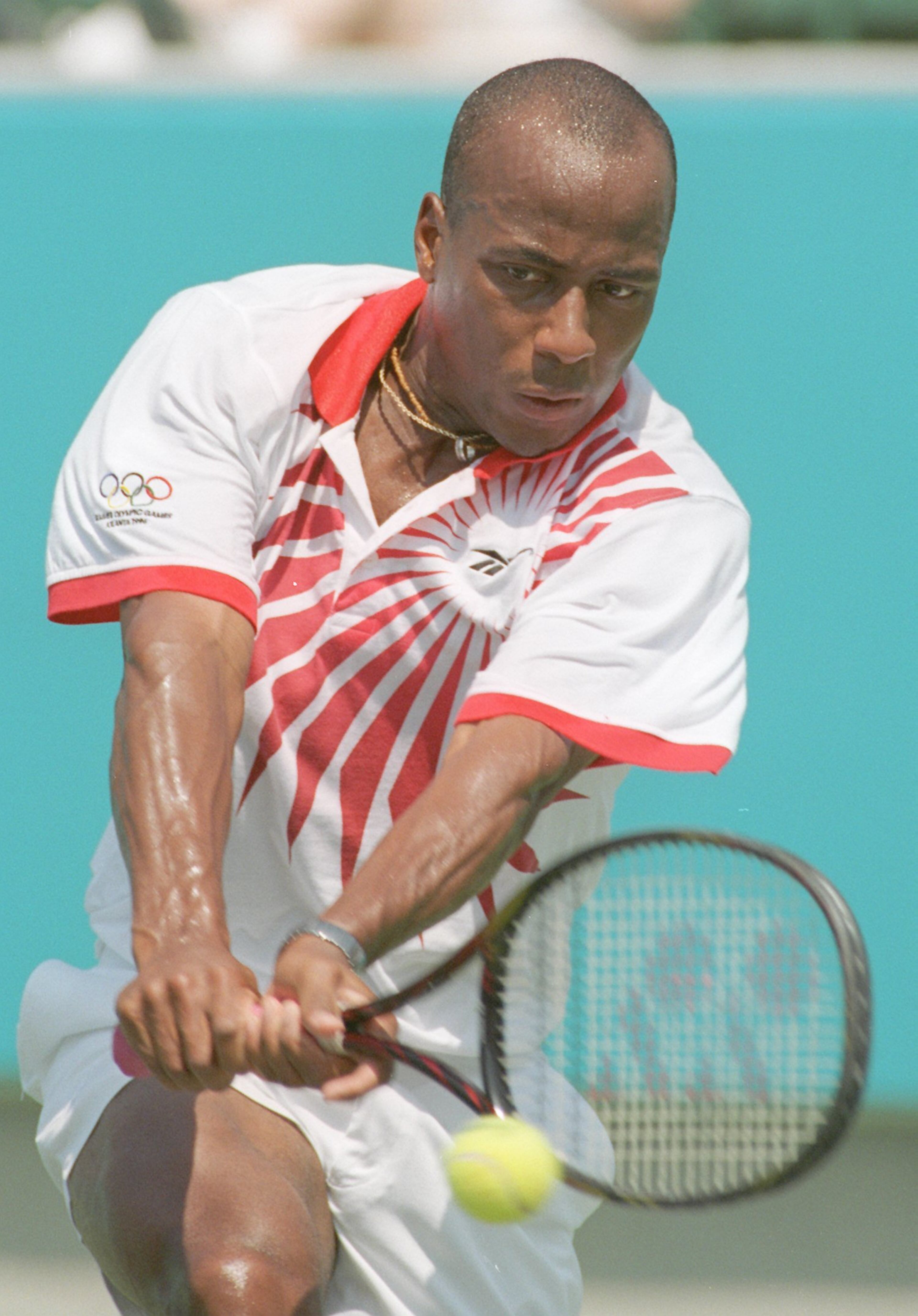 MaliVai Washington of the U.S. tennis team returns a volley. (AJC Staff Photo/David Tulis)